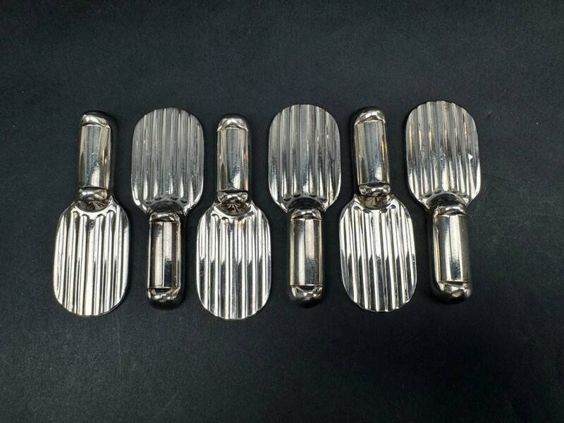 Christofle – Suite de 6 porte-couteaux en métal argenté, modèle Ondulations, avec coffret