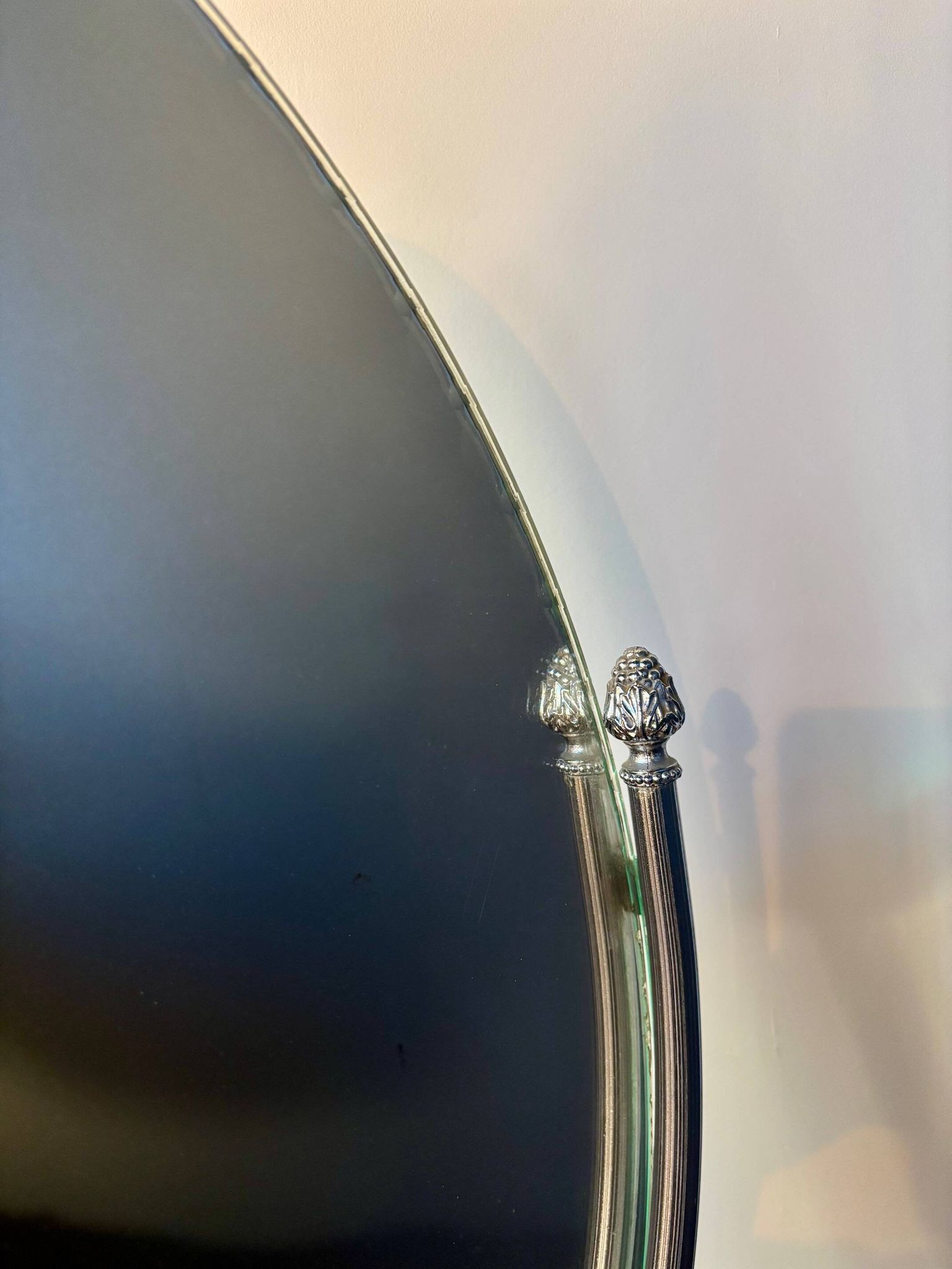 Oval beveled mirror