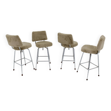 Ensemble de quatre chaises de bar restaurées des années 1960, Tchécoslovaquie