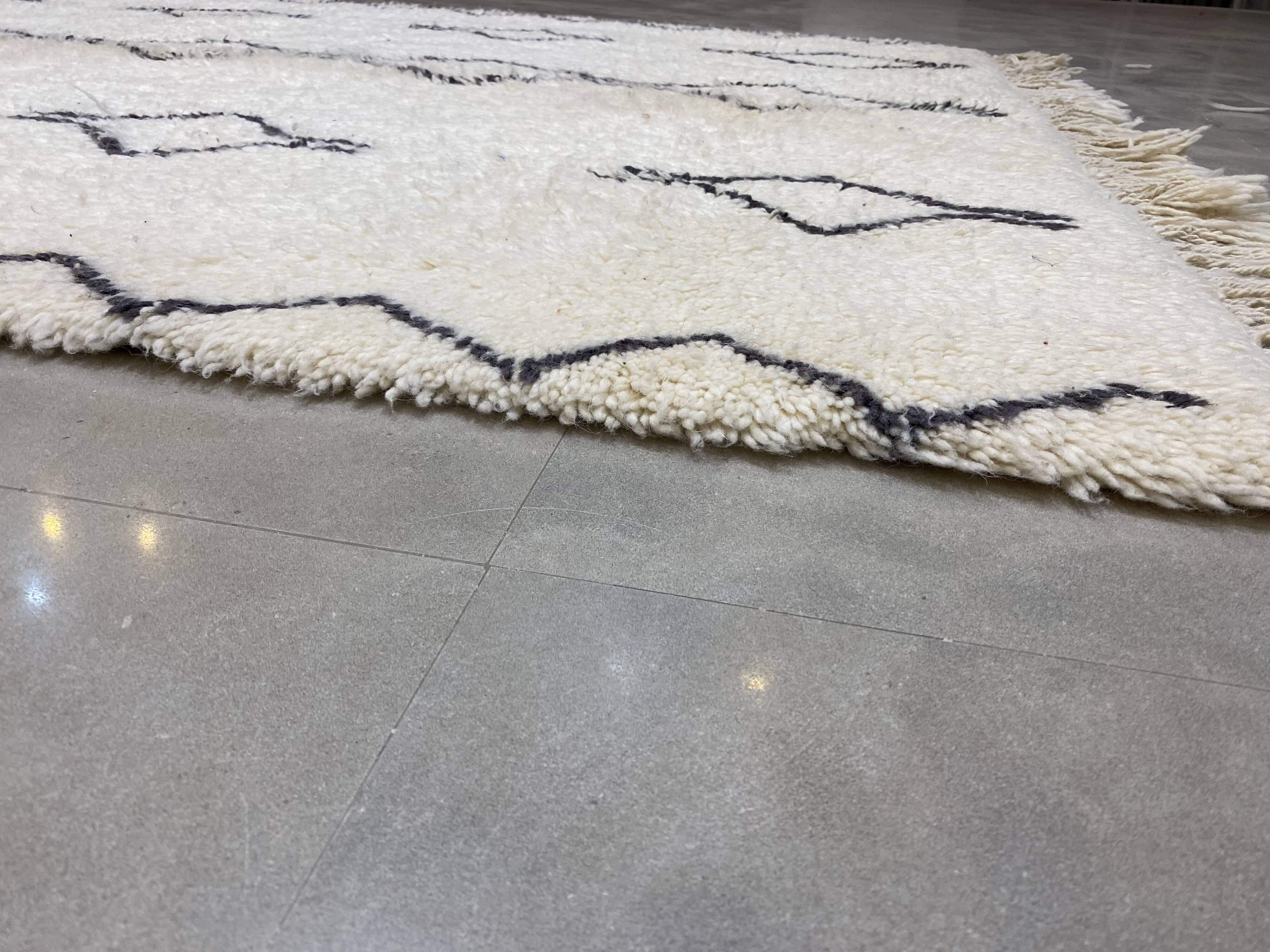 White black berbere wool carpet 153x250cm