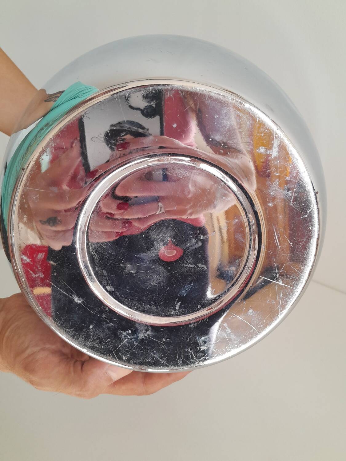 Pear-shaped ice bucket