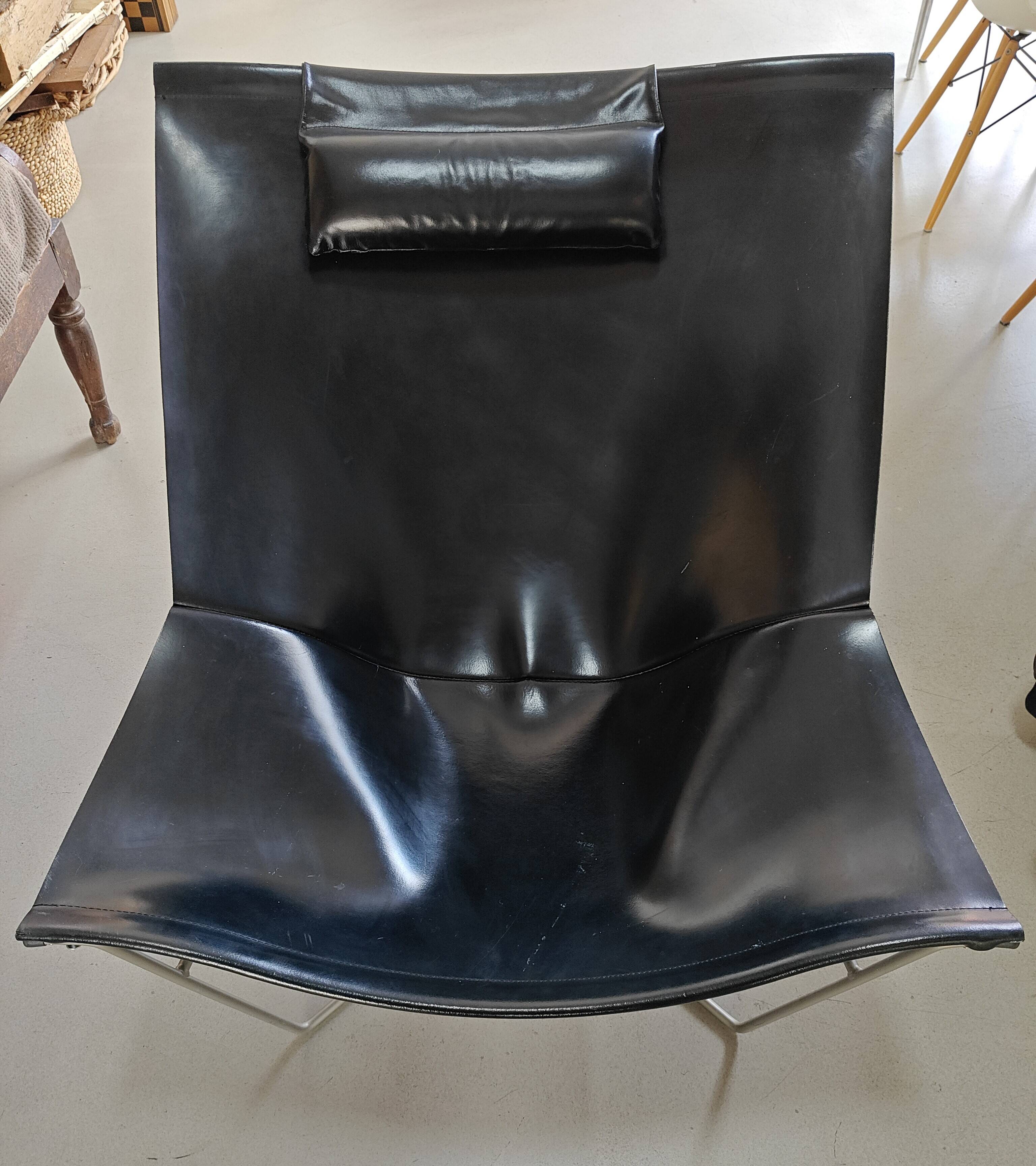 "Semana" designer armchair in black leather by David Weeks