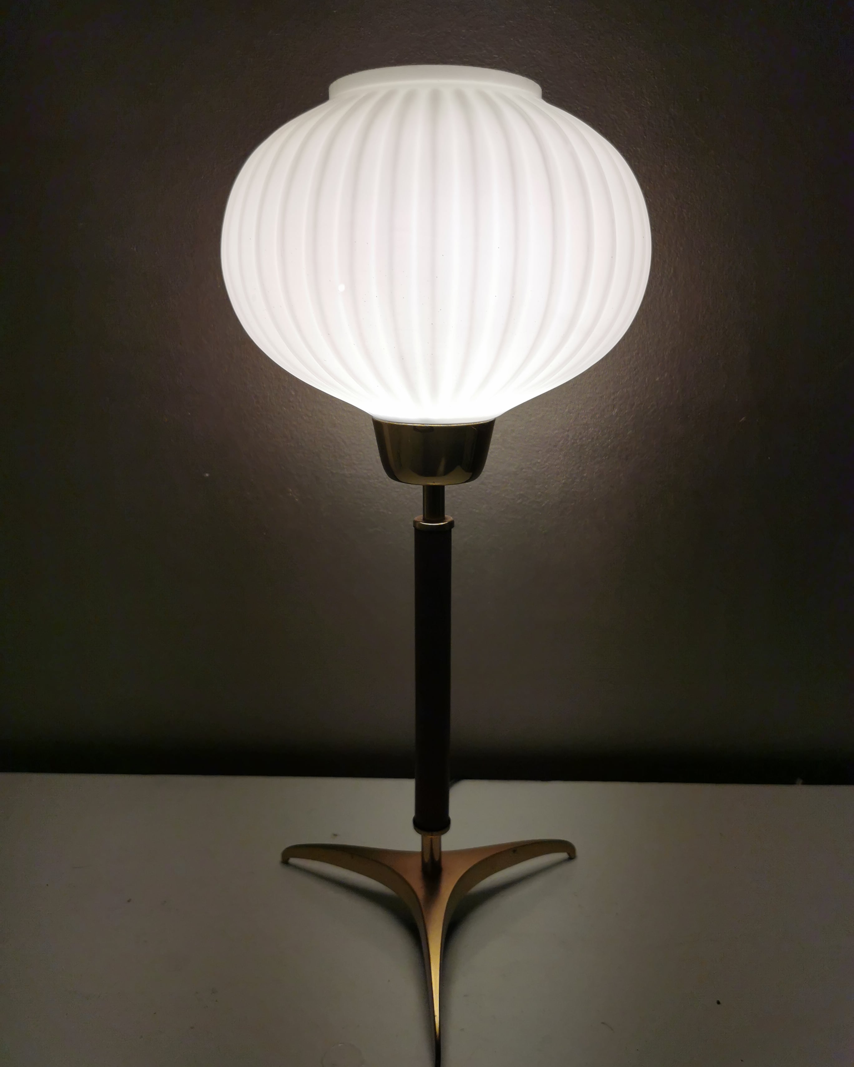 Mid Century tripod table lamp with pleated glass shade