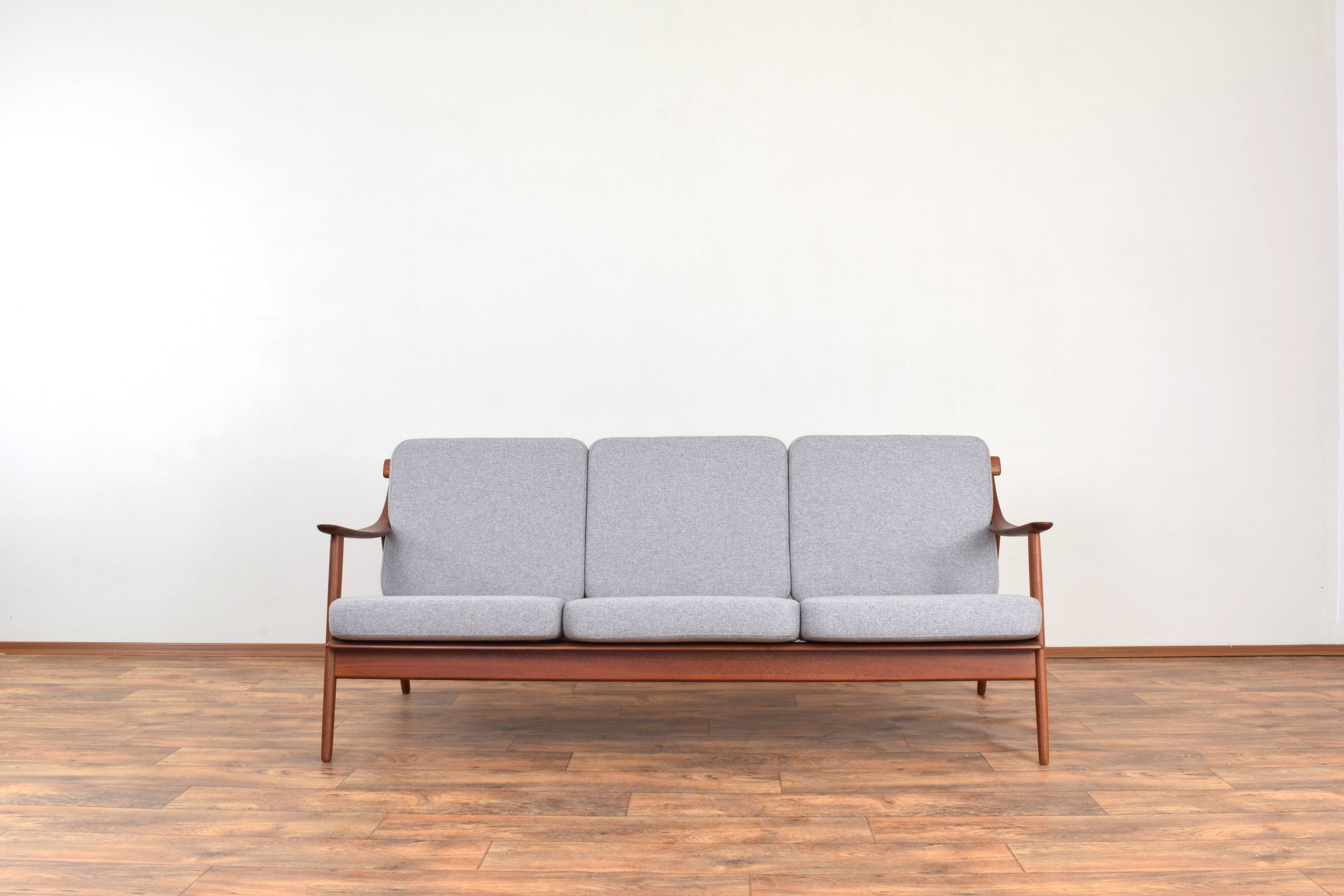 Canapé Mid-Century danois en teck par Arne Hovmand-Olsen pour Mogens Kold, années 1960.