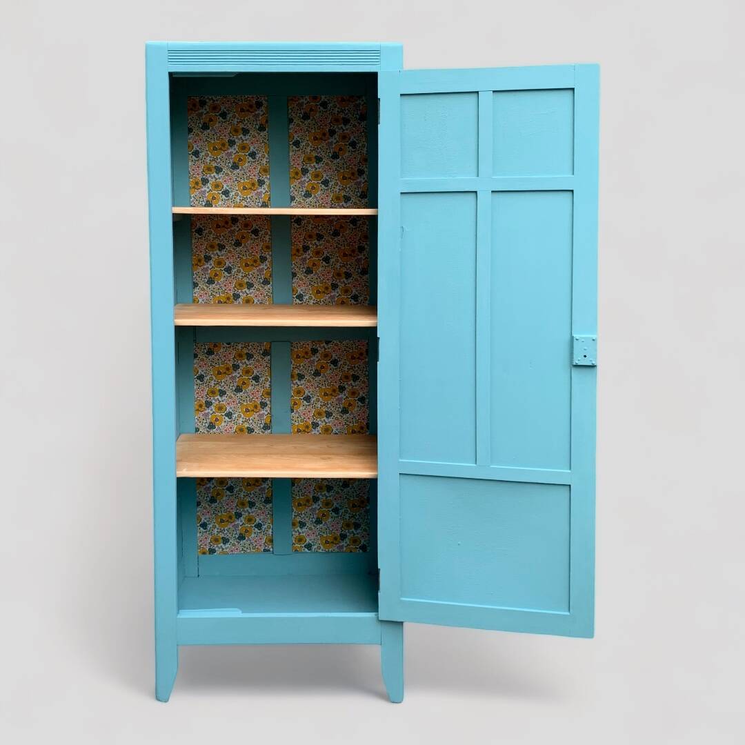 Armoire bonnetière parisienne turquoise 1940