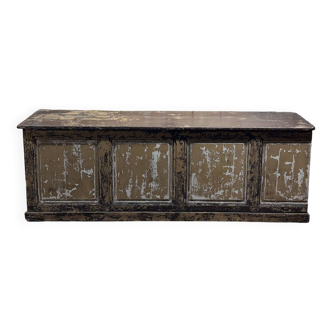 Double-sided counter with 2 drawers on the back of the unit