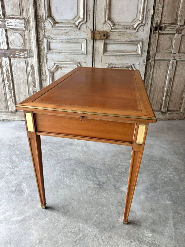 Bureau plat de style Directoire circa 1960 merisier clair