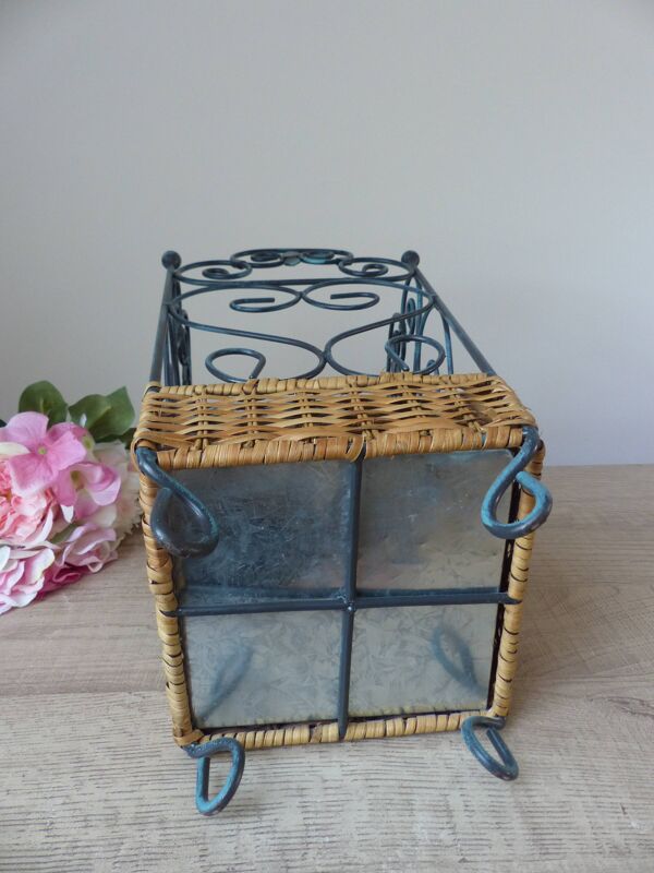 Porte-parapluies français shabby chic en métal et osier tressé – rangement