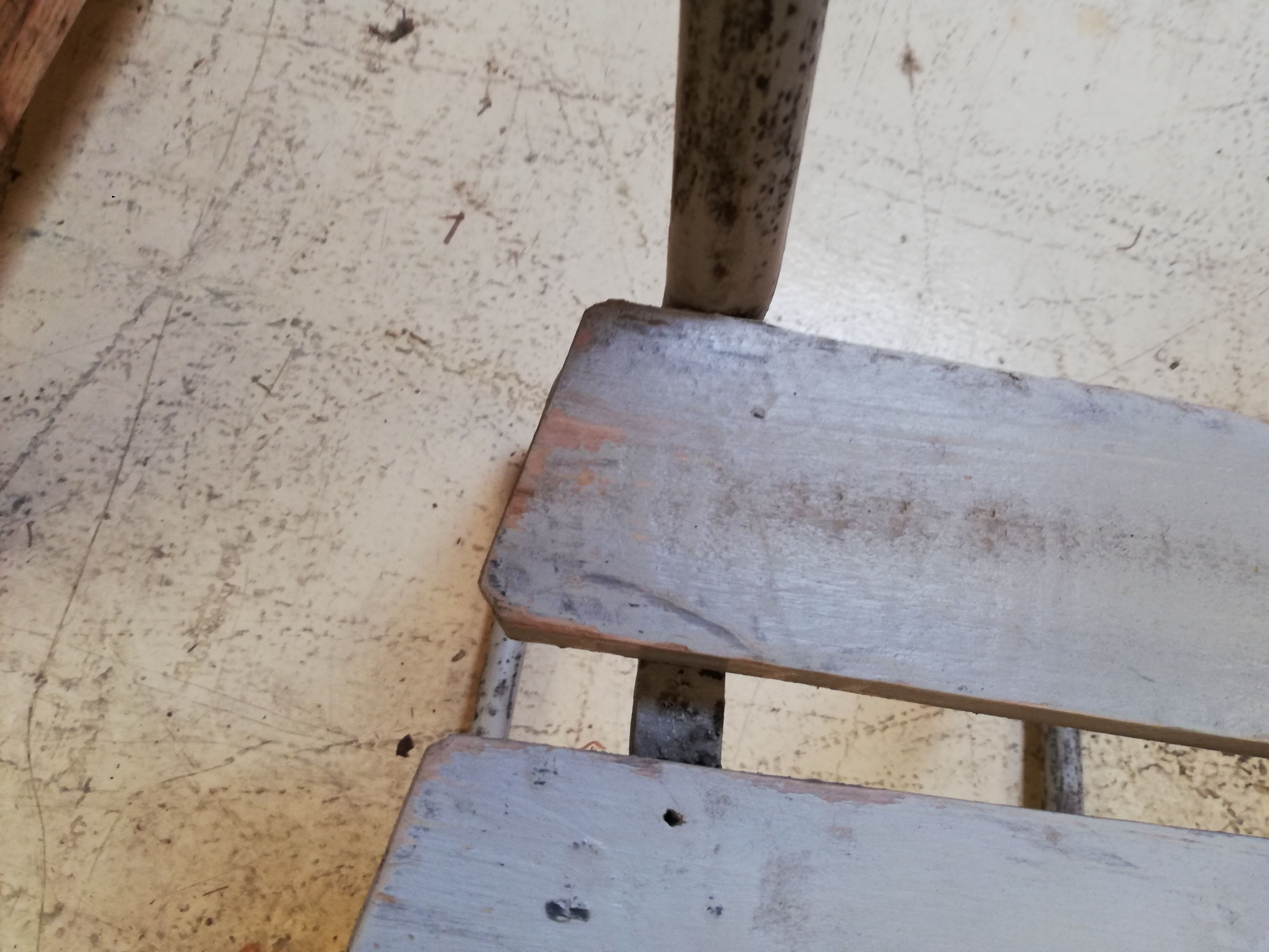 6 vintage garden chairs made of wood and metal