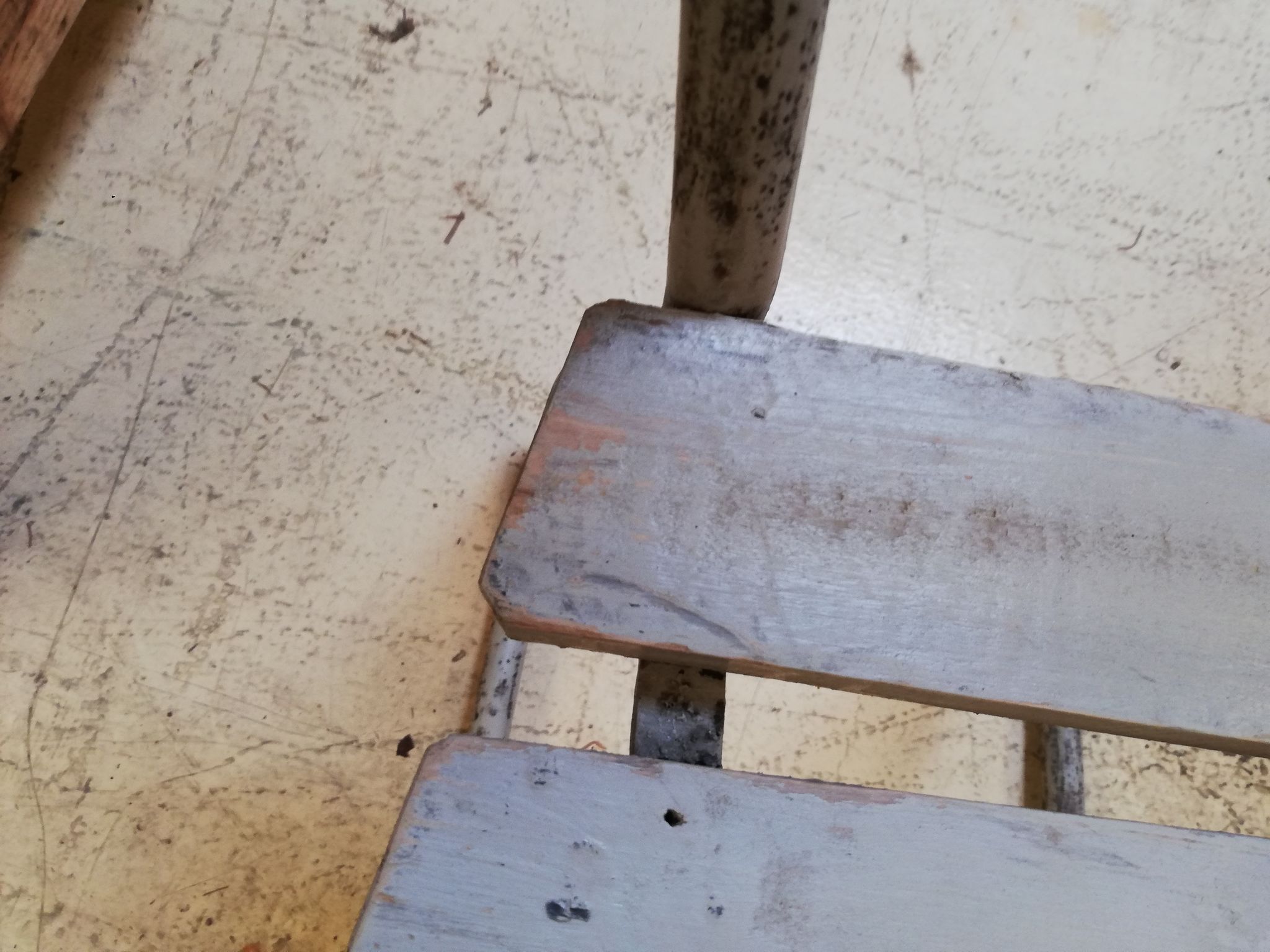 6 vintage garden chairs made of wood and metal