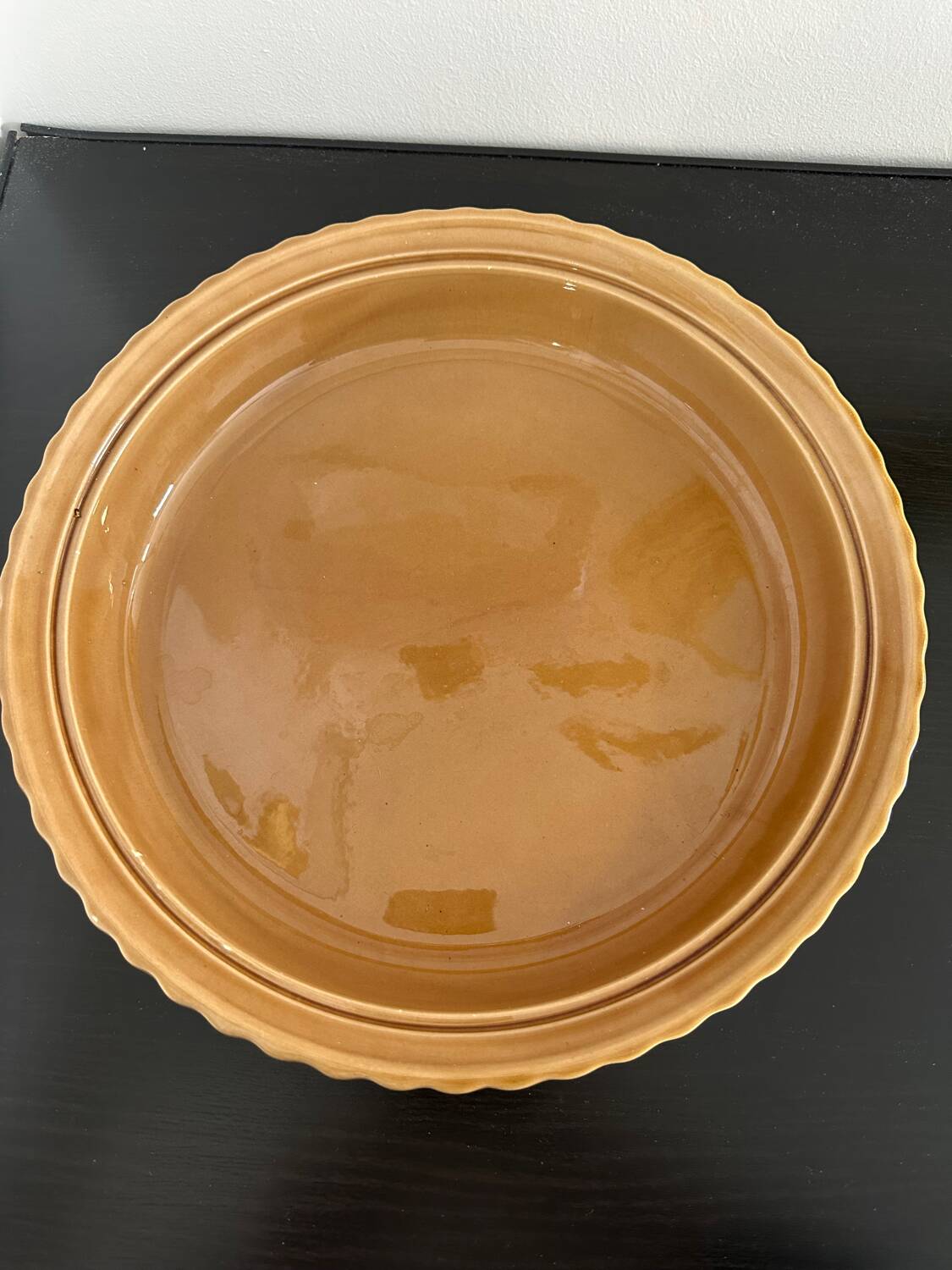 Barbotine pear tart dish