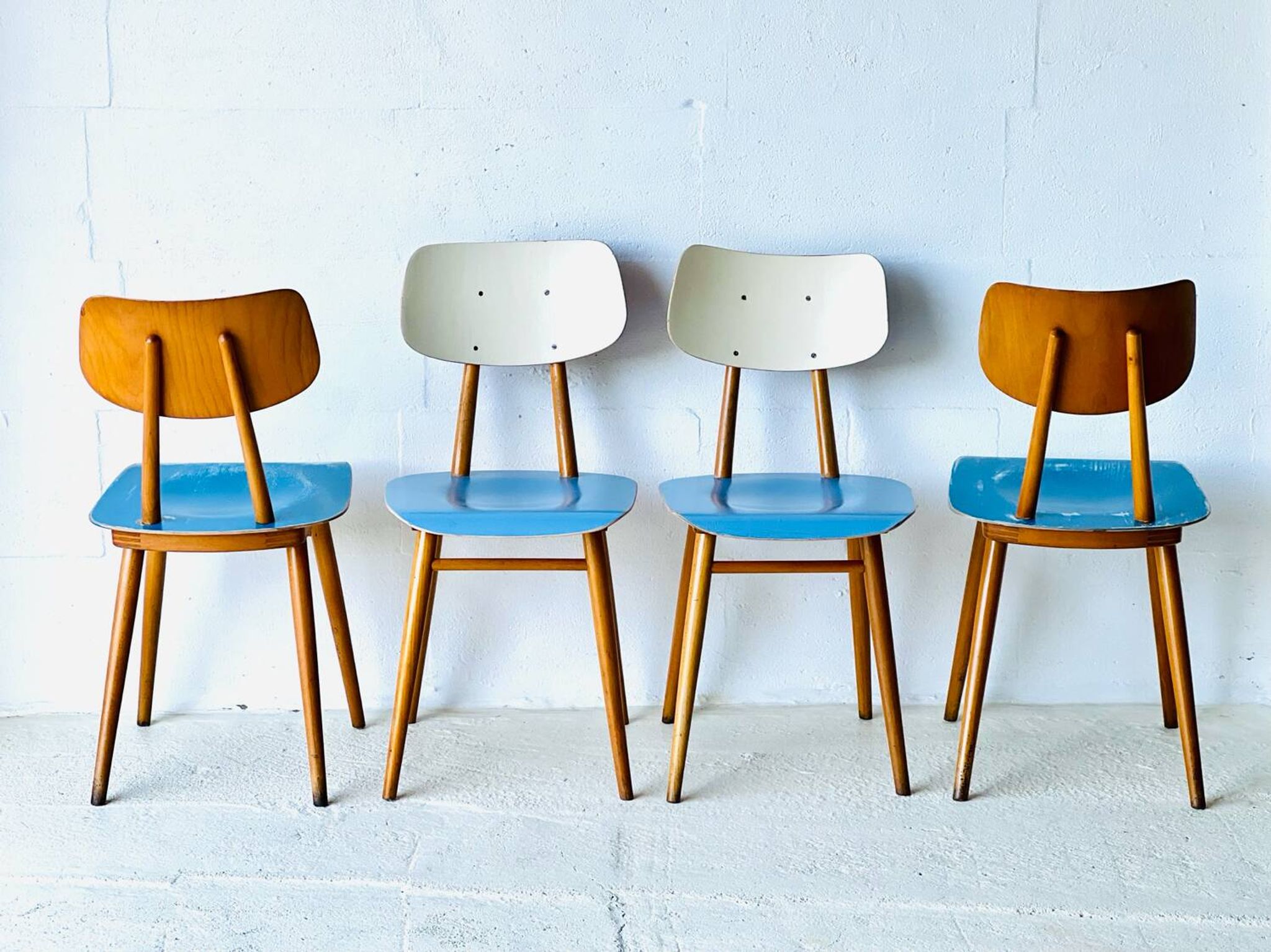 Chaises de salle à manger par TON
