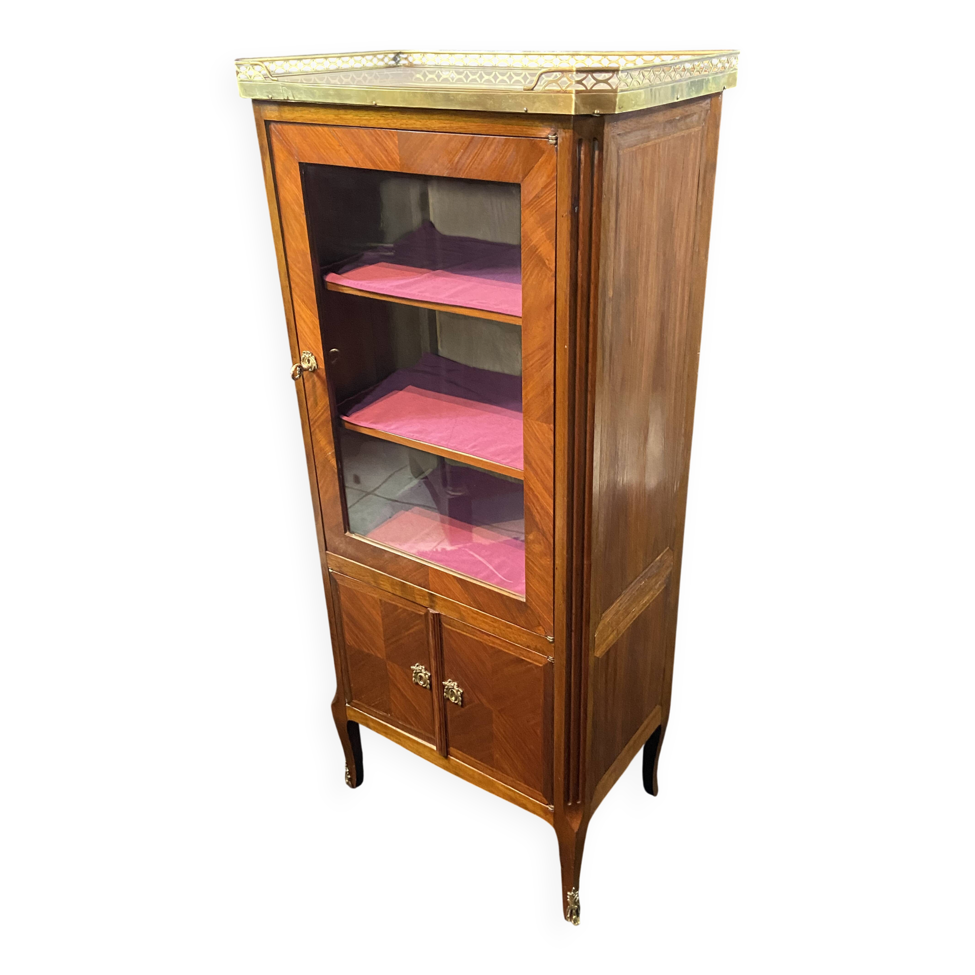 Small 19th-century display cabinet in the Transition style between Louis XV and Louis XVI.