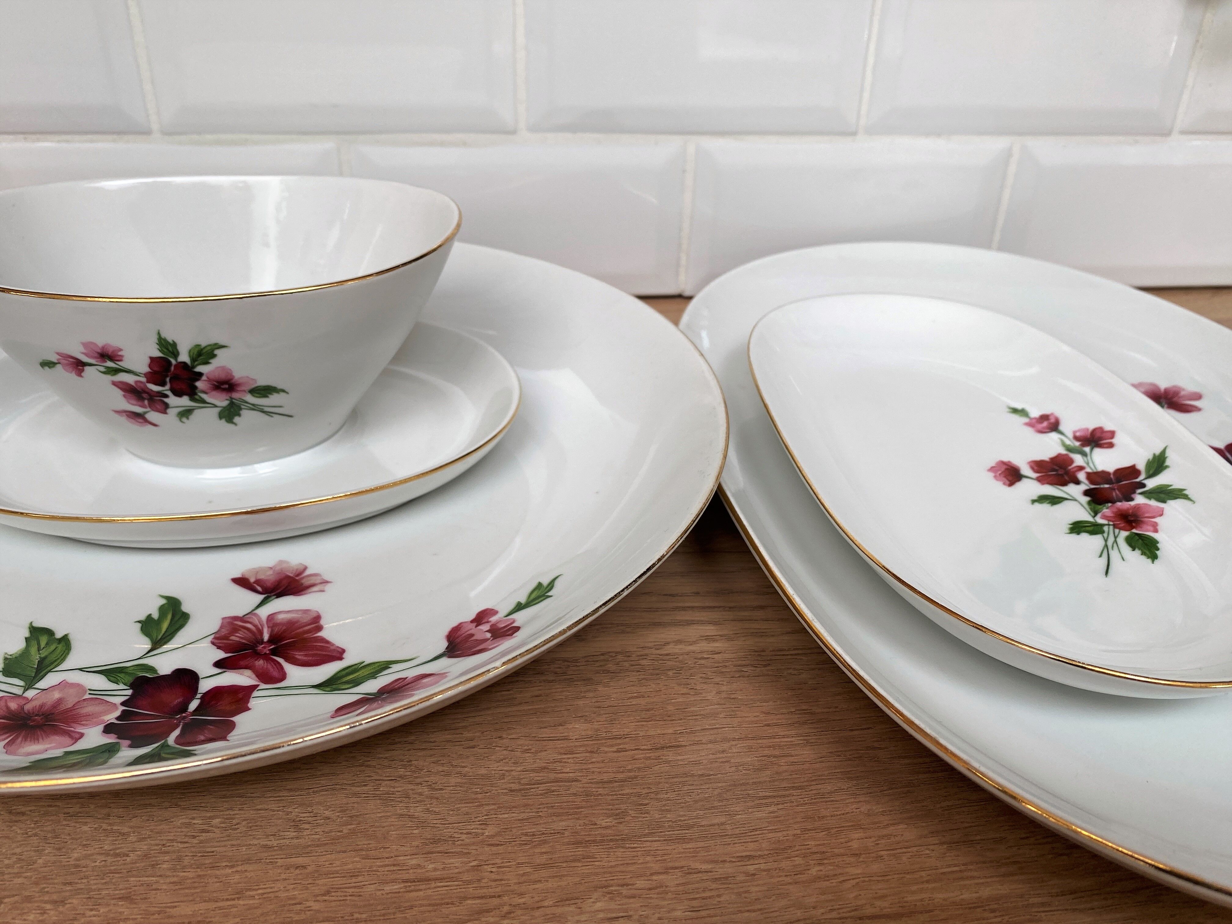 Set of 4 serving dishes
