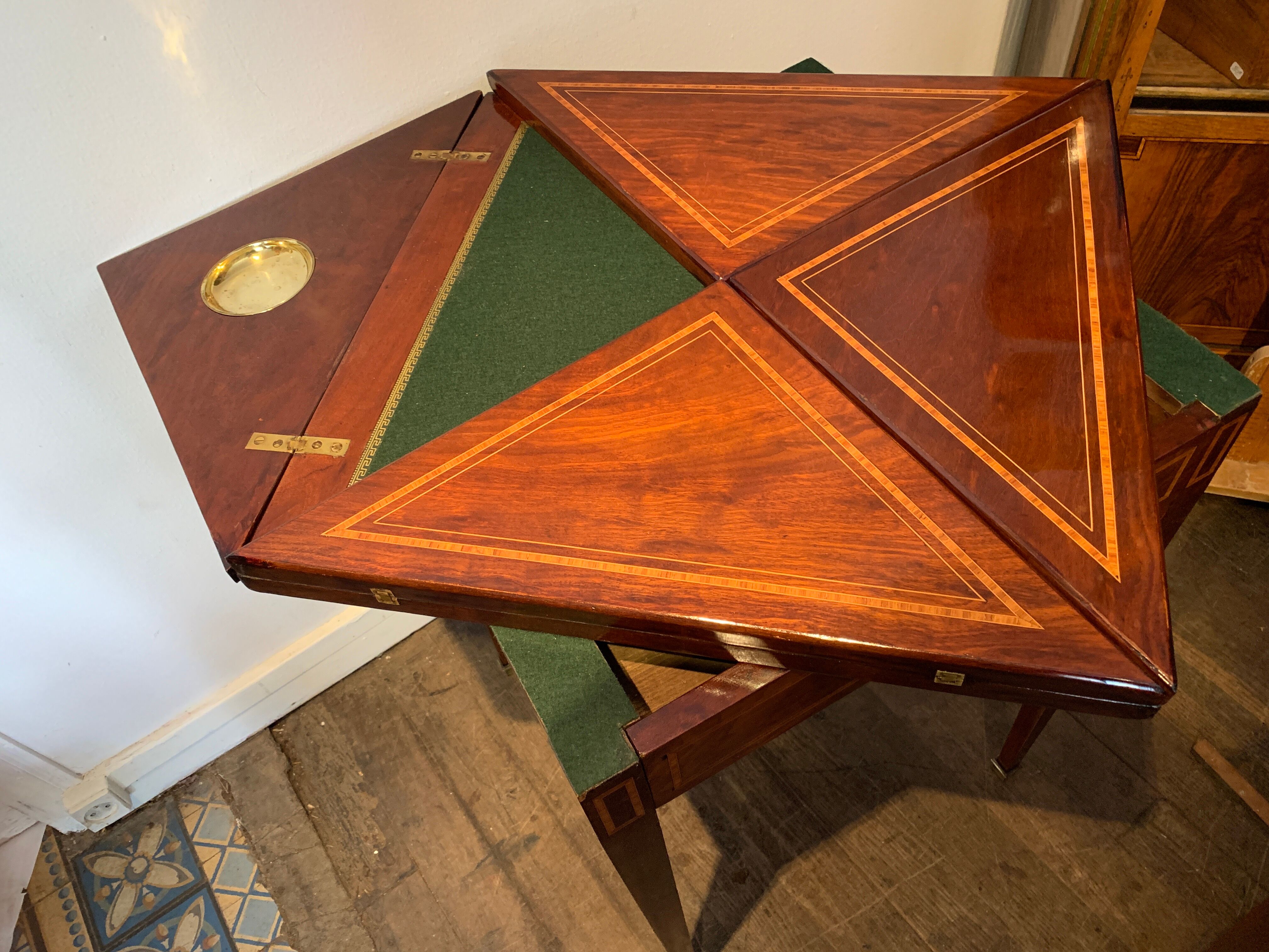 Handkerchief game table