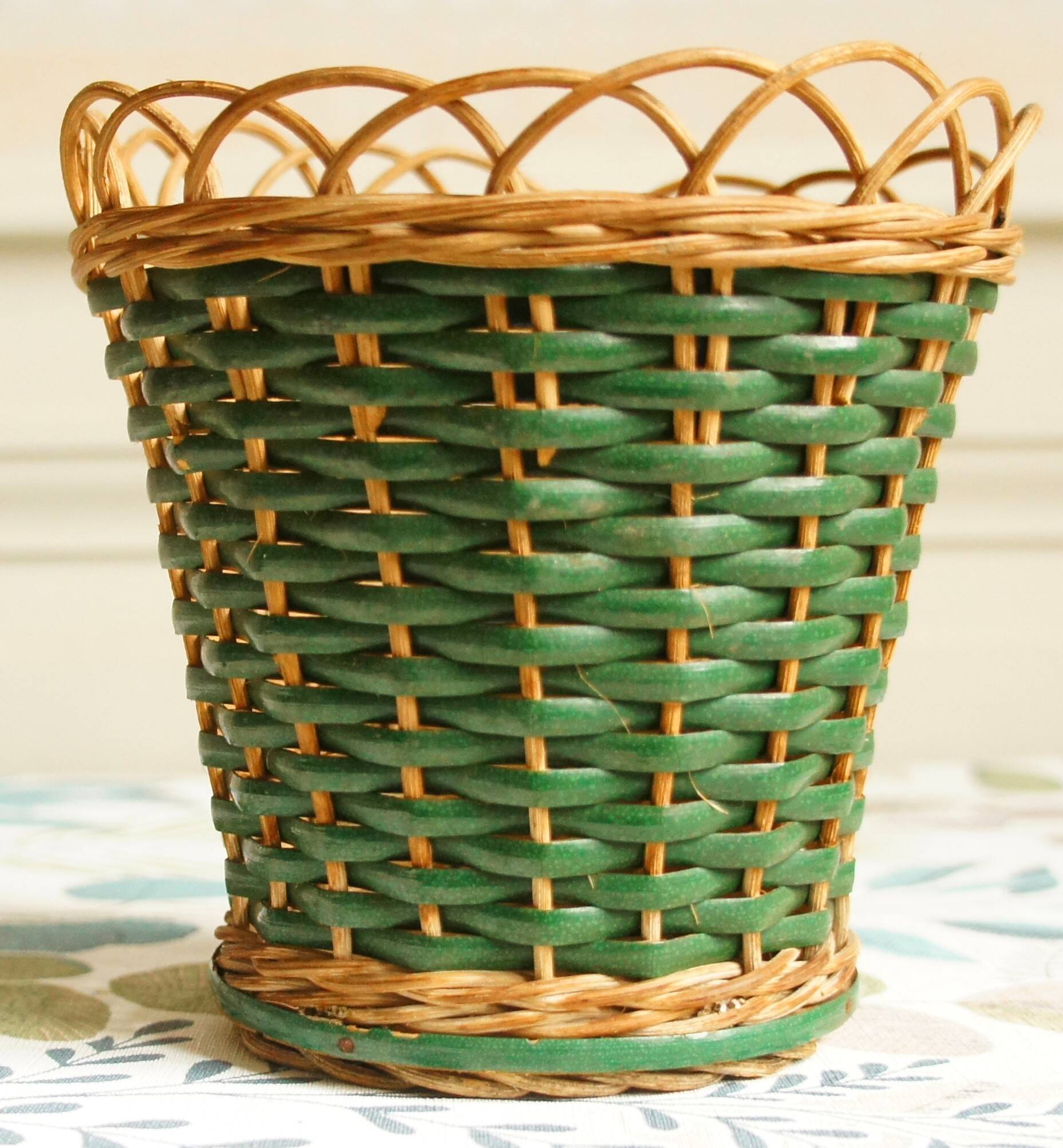 Natural & painted rattan planter