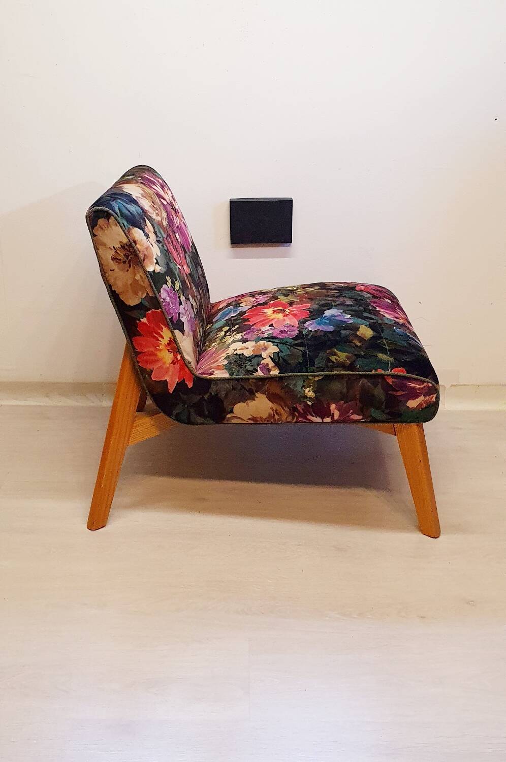 Restored armchair in varnished wood and fabric