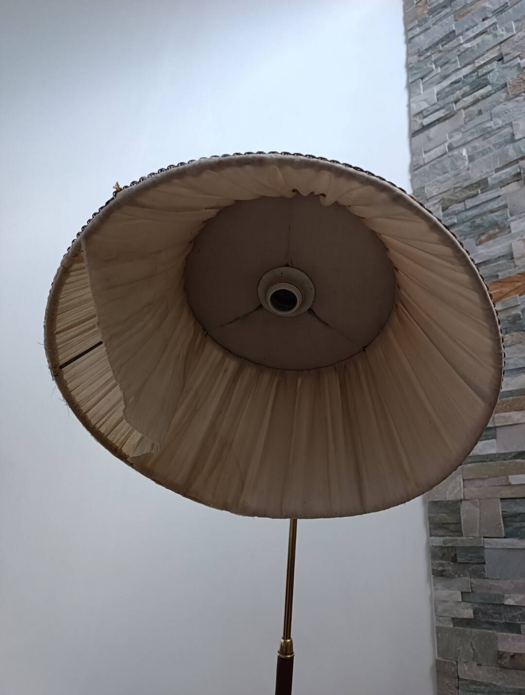 Leather-covered floor lamp by FJB Corsini for Metalarte 1950s