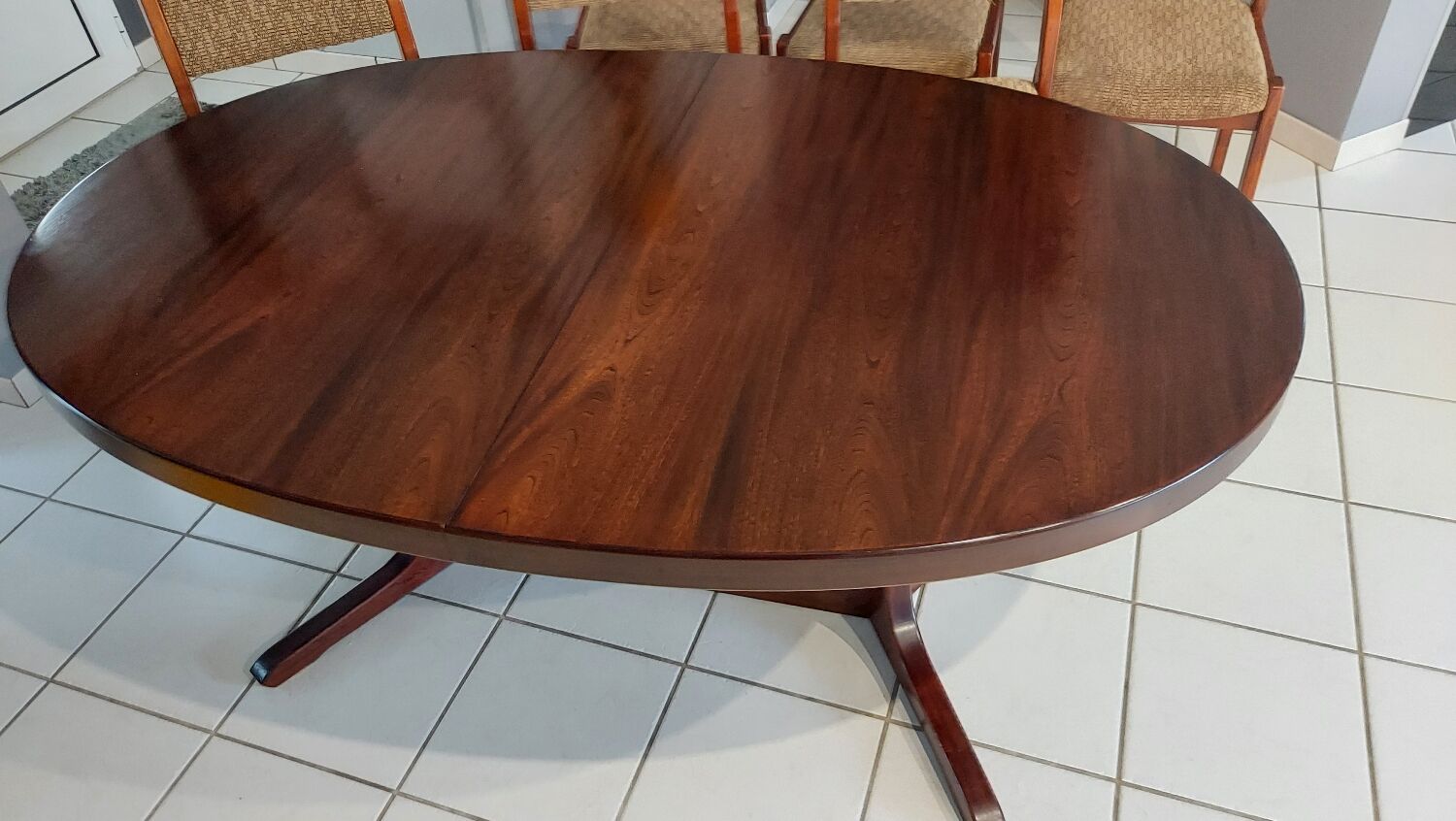 Oral extendable table from the Maison Baumann vintage 1970s