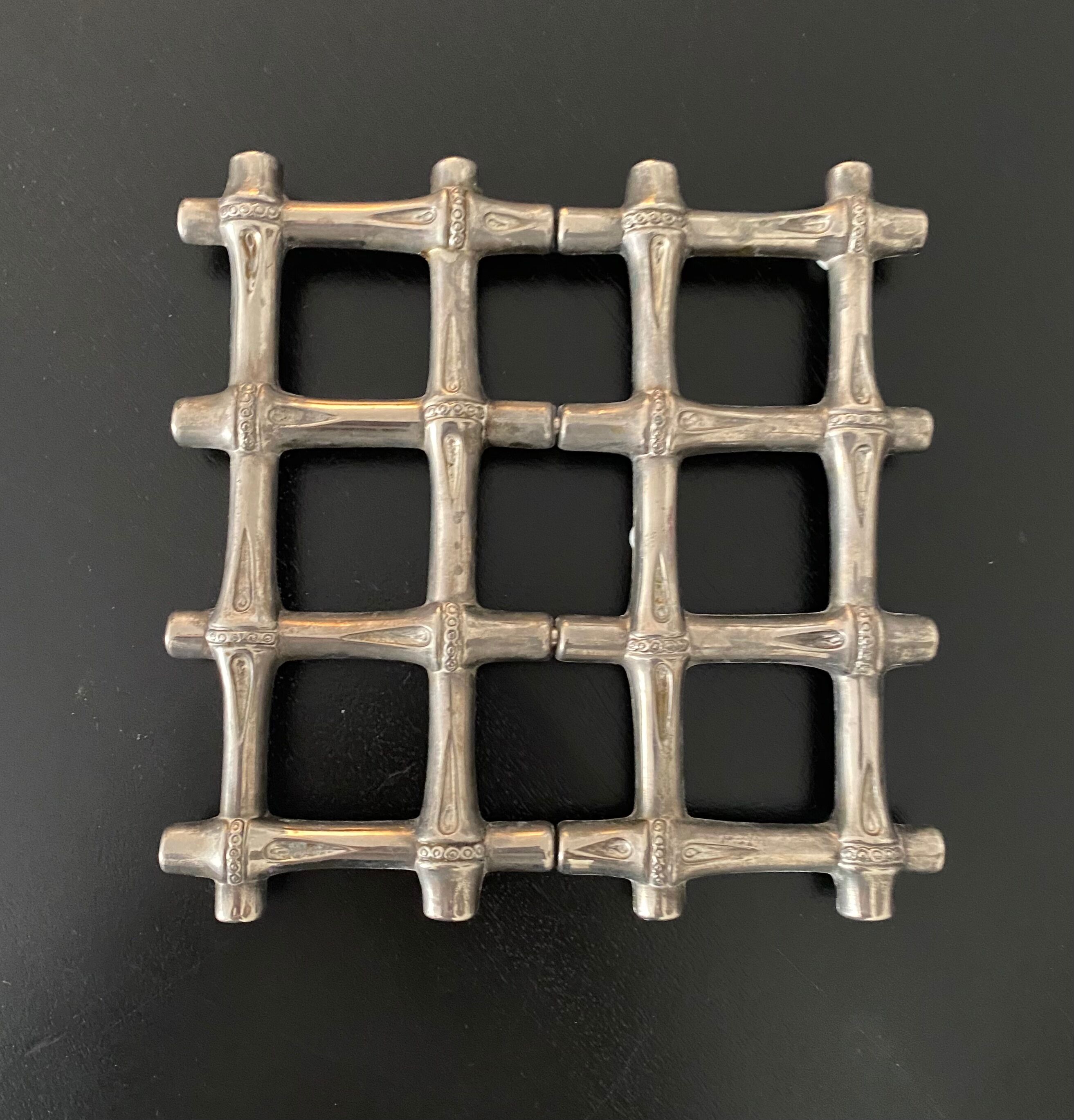 1 extendable bamboo metal shaped flat bottom