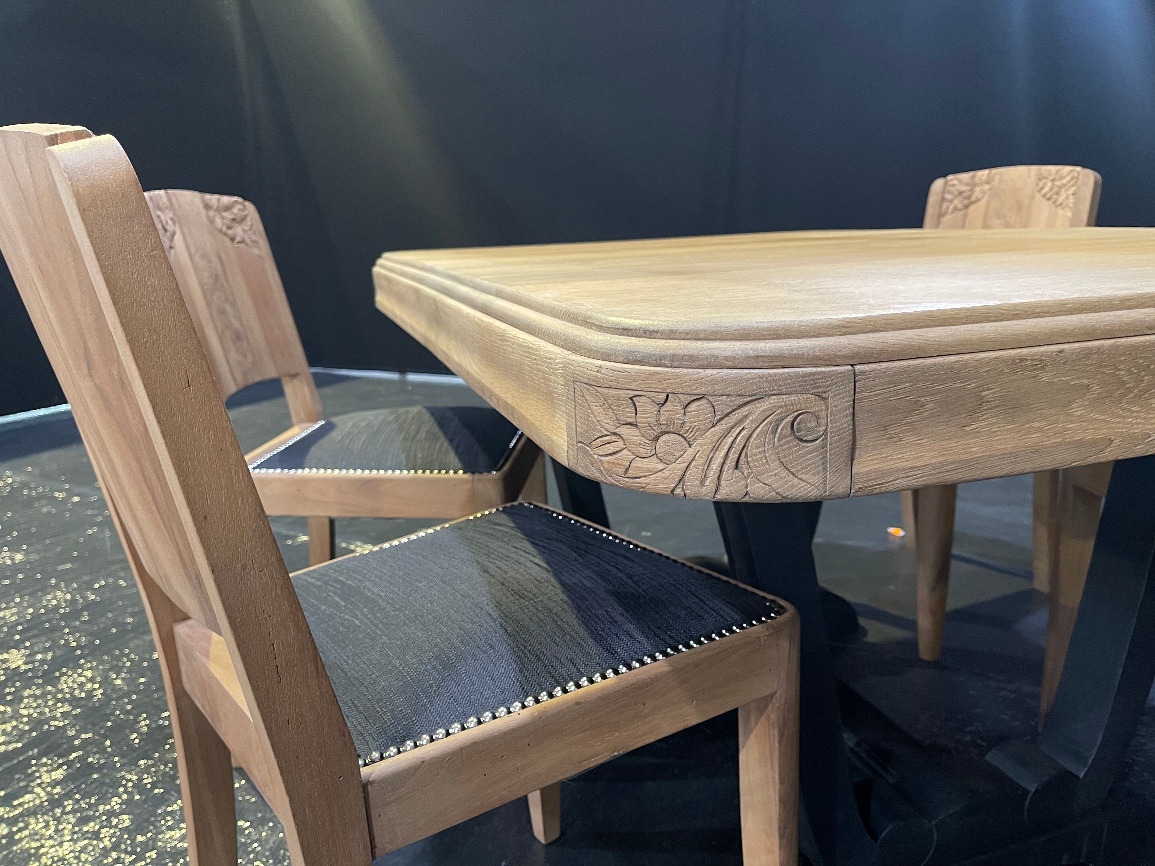 Table and its 4 chairs