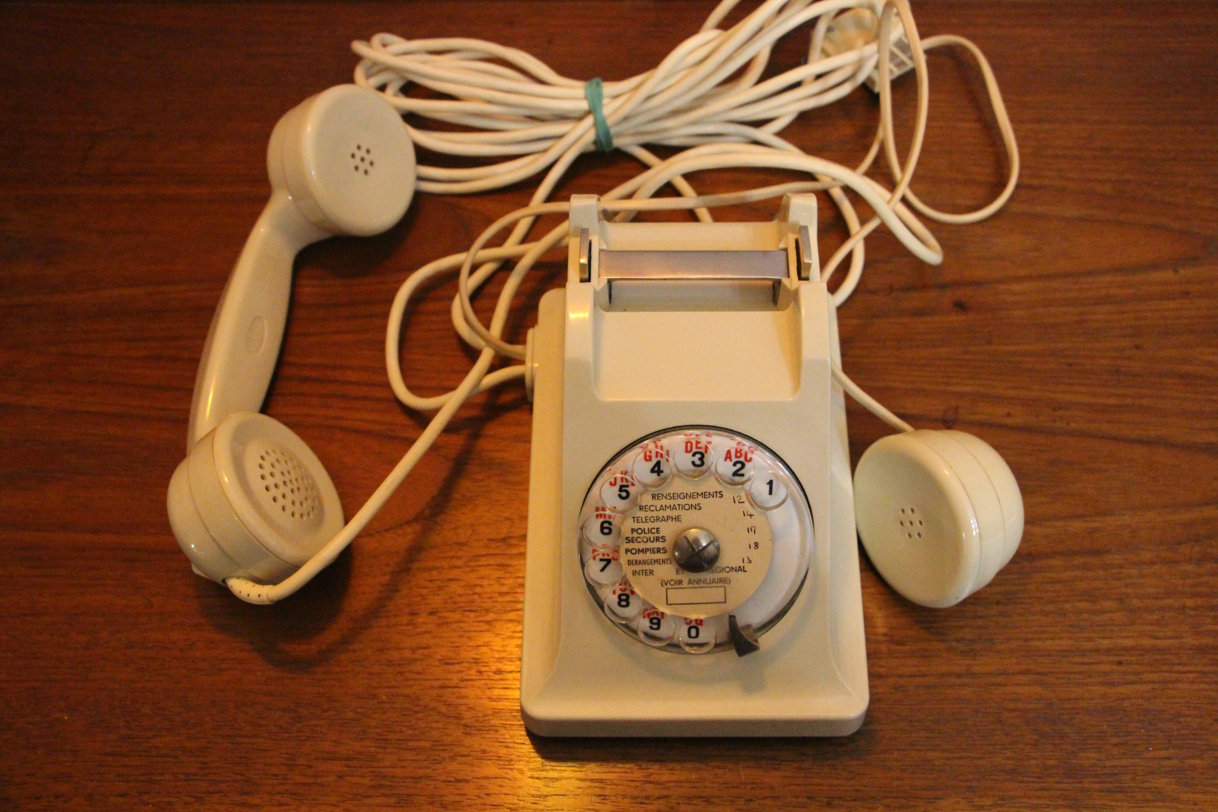 Ericsson U43 phone in bakelite ivory 60's