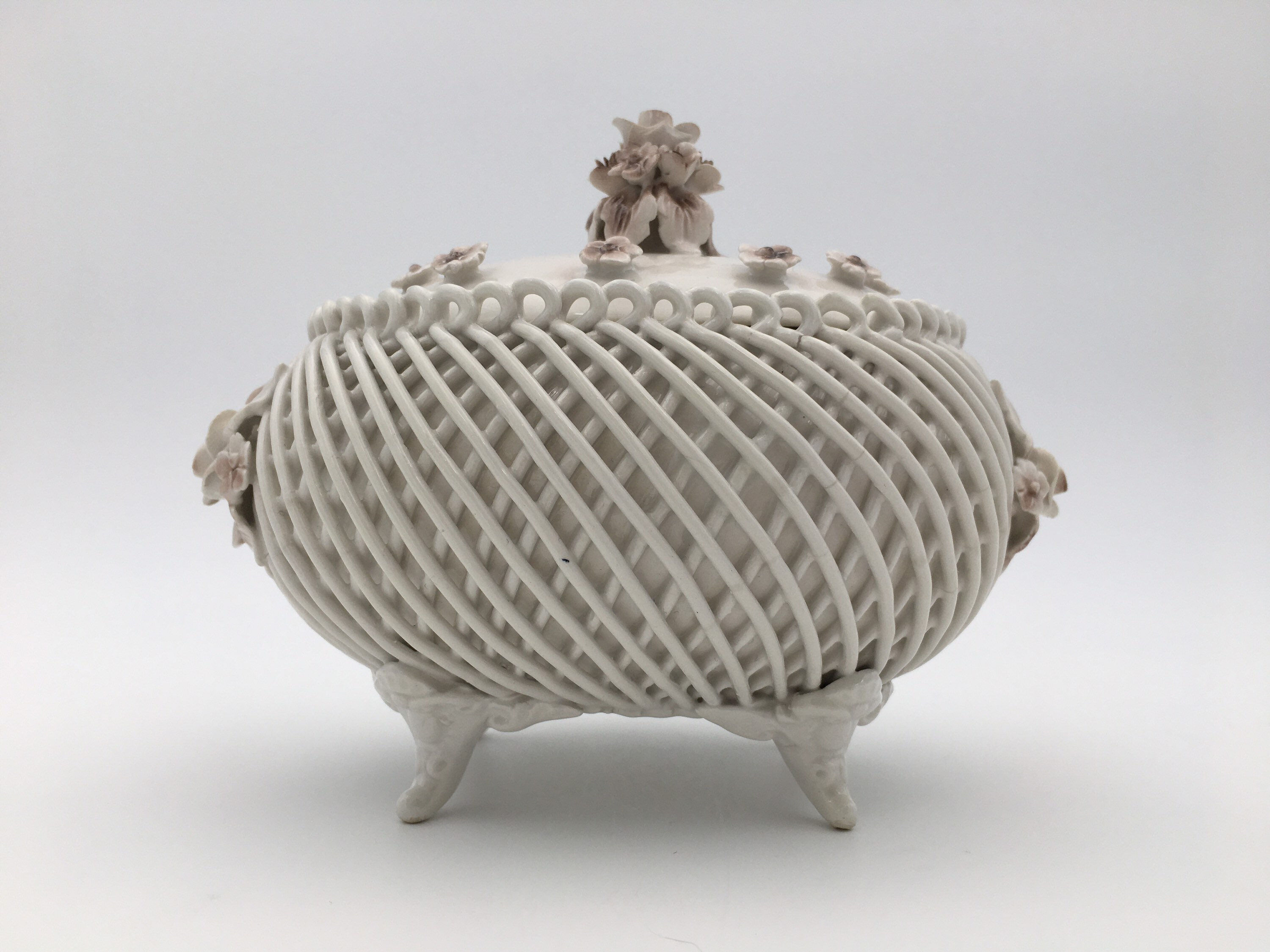 Ancient woven porcelain box, signed C.V.A - early 20th century