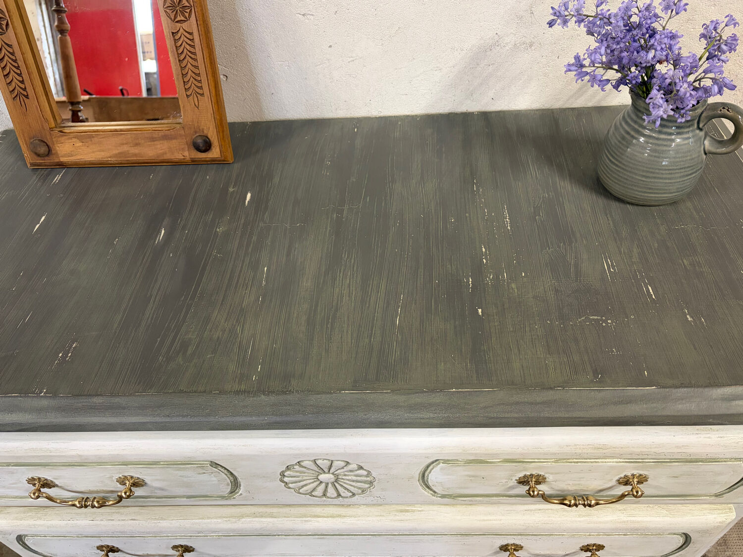 Vintage commode style