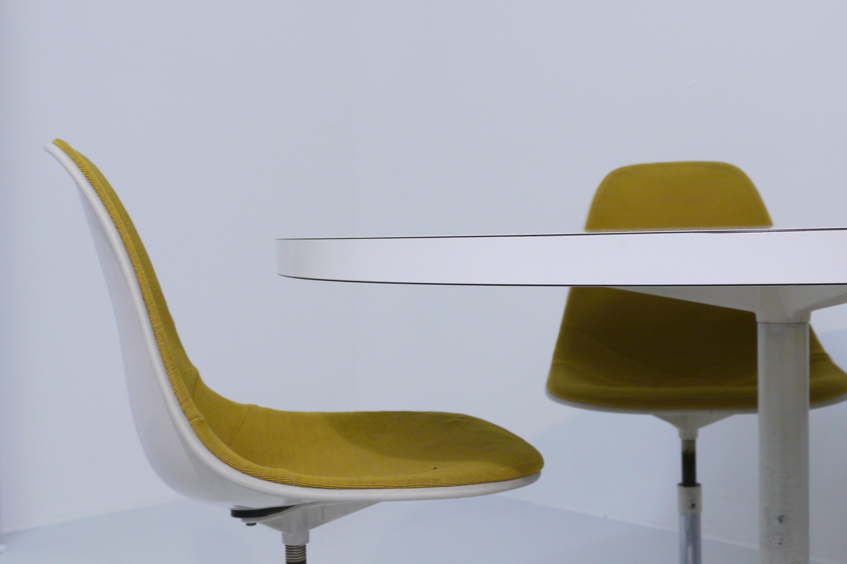 Dining set by Charles et Ray Eames for Herman Miller, 1970