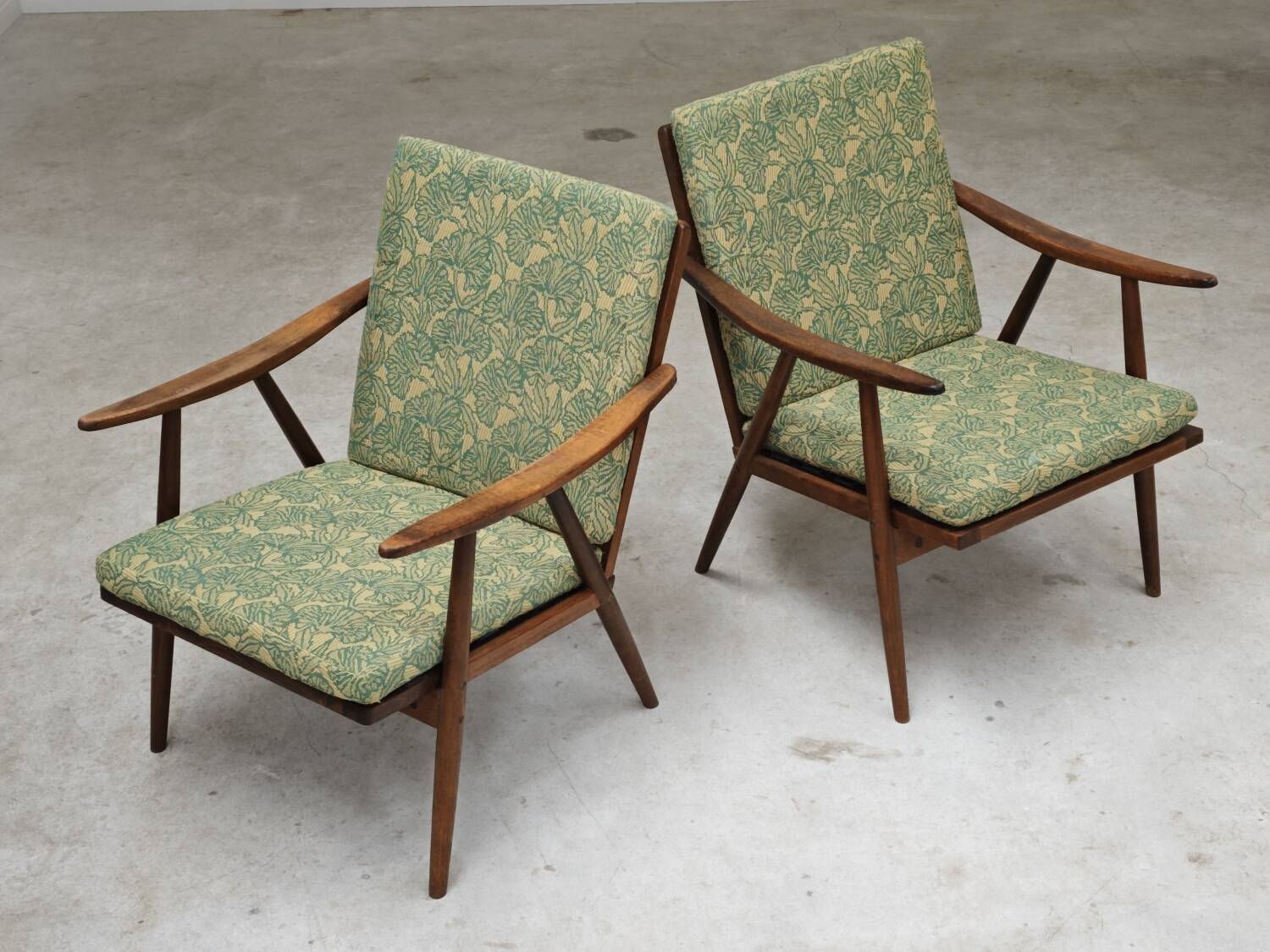 Pair of green flower boomerang armchairs by Antonin Suman for Ton (Thonet)