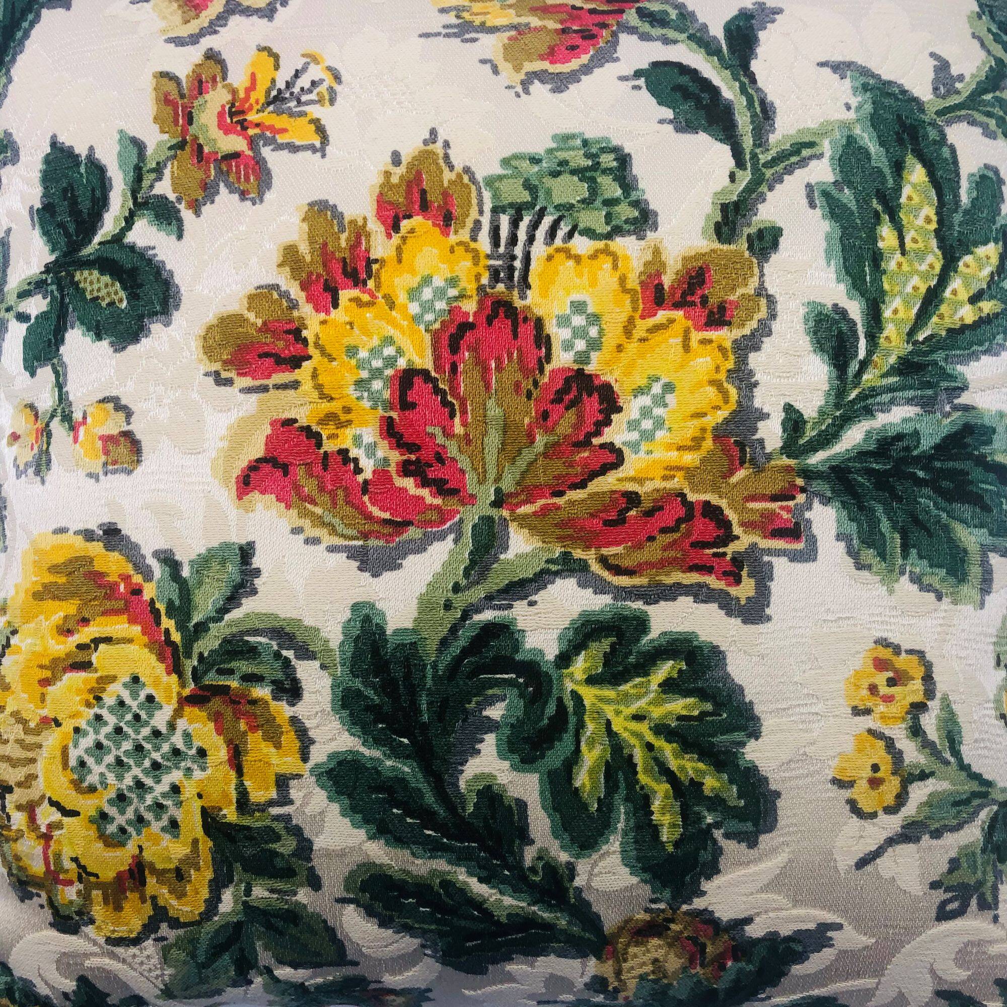 Cushion cover in antique fabric. 40 x 40 cm.