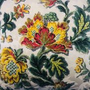 Cushion cover in antique fabric. 40 x 40 cm.