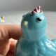 2 coquetiers en céramique bleue, coq et poussin