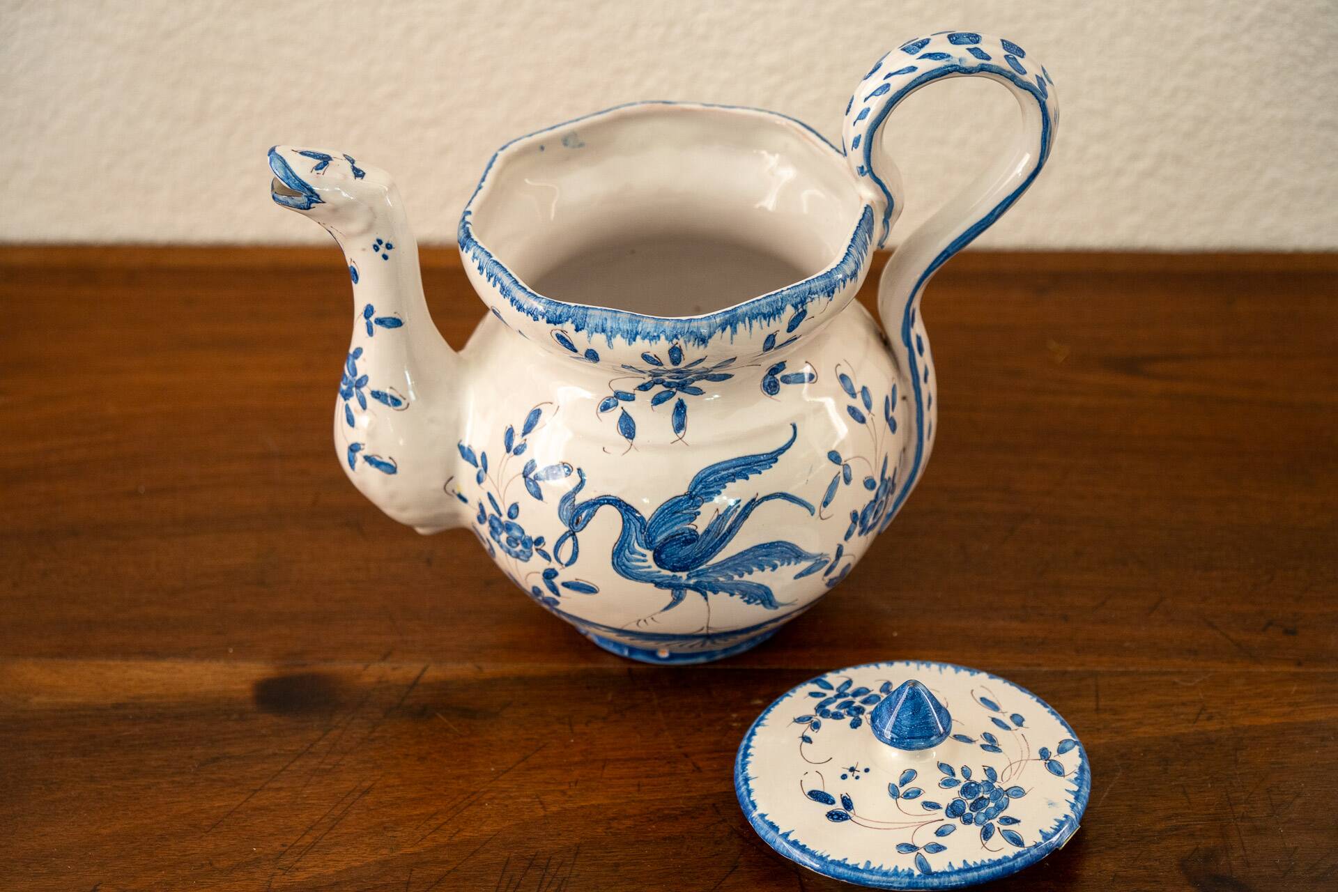Very beautiful earthenware teapot from Martres-Tolosane with Moustiers decorations