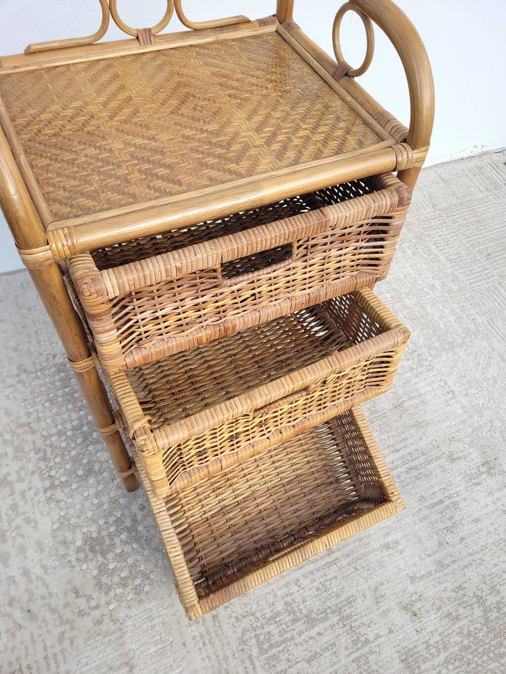 Rattan storage chest of drawers with 3 drawers