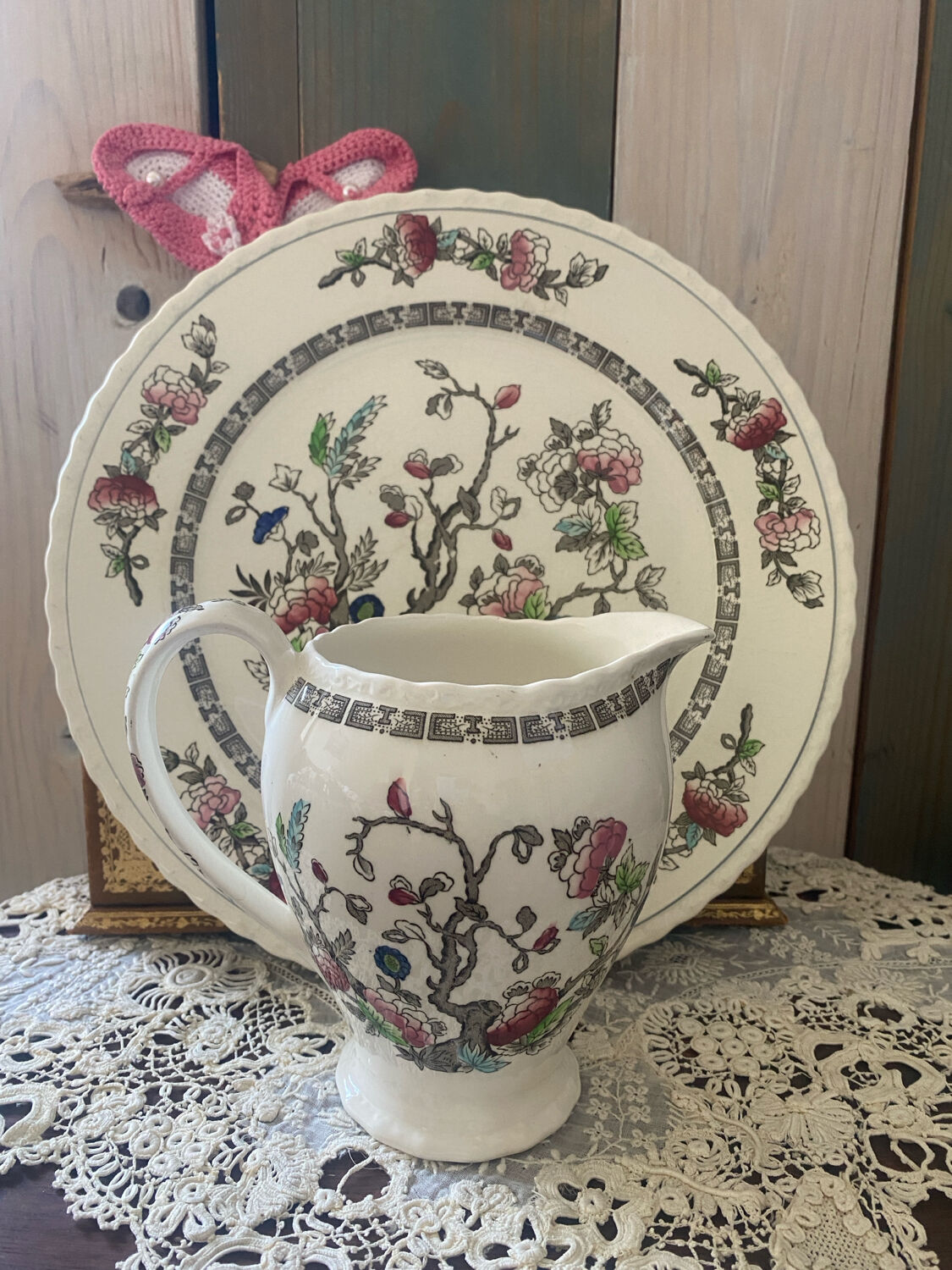 Large cake plate in Myott earthenware, Indian Tree pattern.