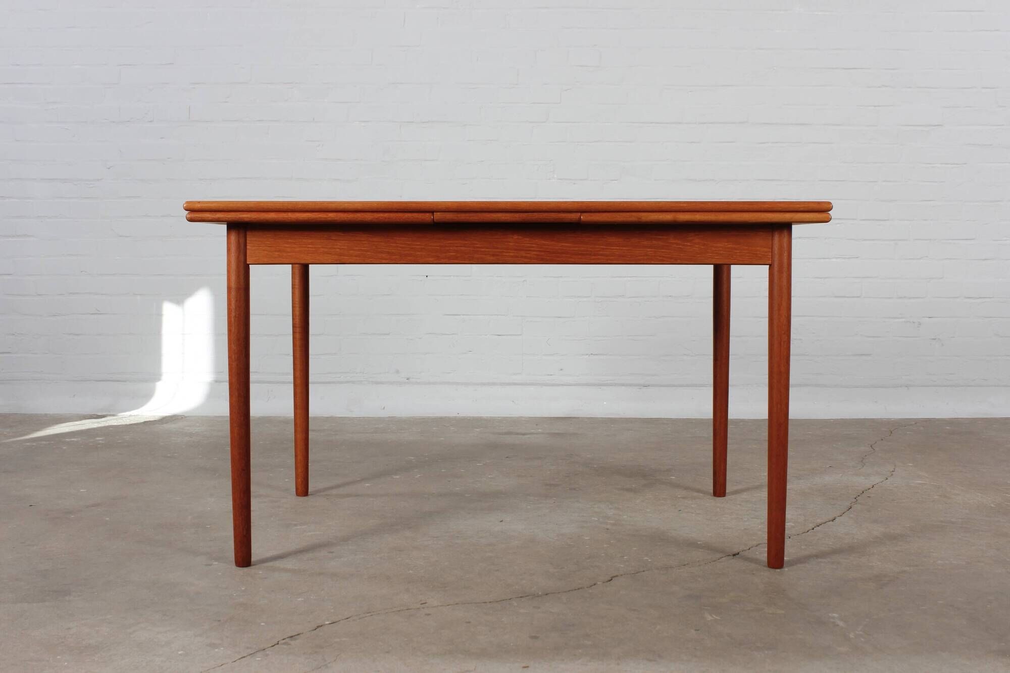 Vintage teak dining table 4-6 pers Danish design kitchen table 60s