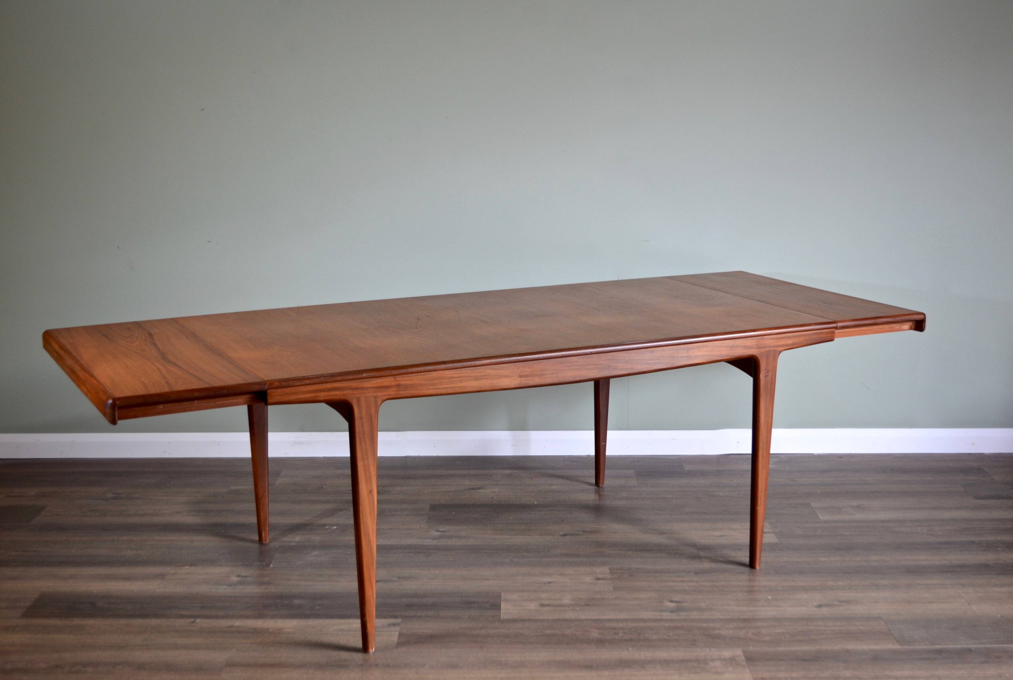 Danish Midcentury Extending Teak Table. Vintage / Modern / Retro / Scandinavian.