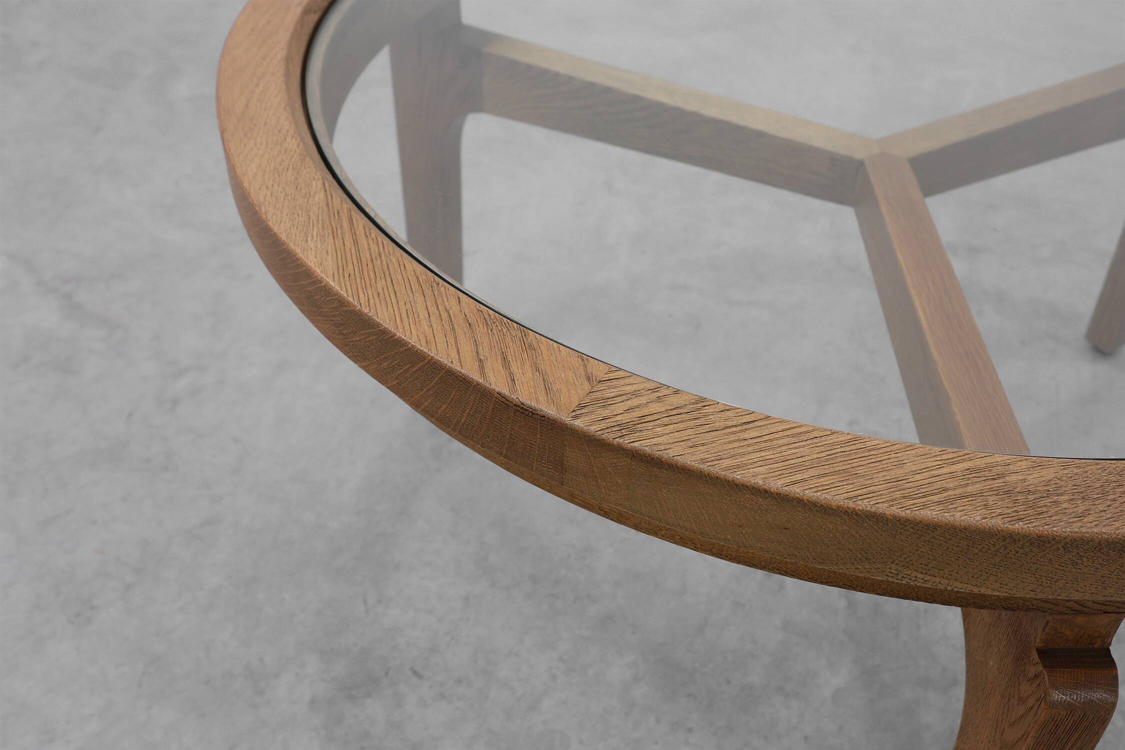 Table basse en bois de cèdre et verre, Italie fin du 20e siècle