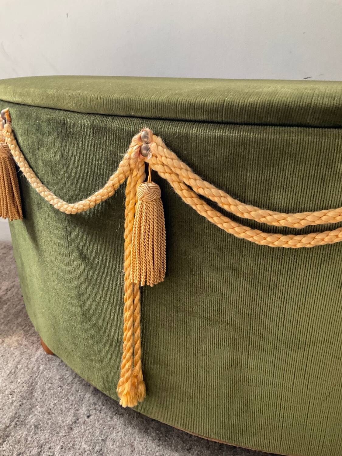 Green velvet chest pouf from the 70s