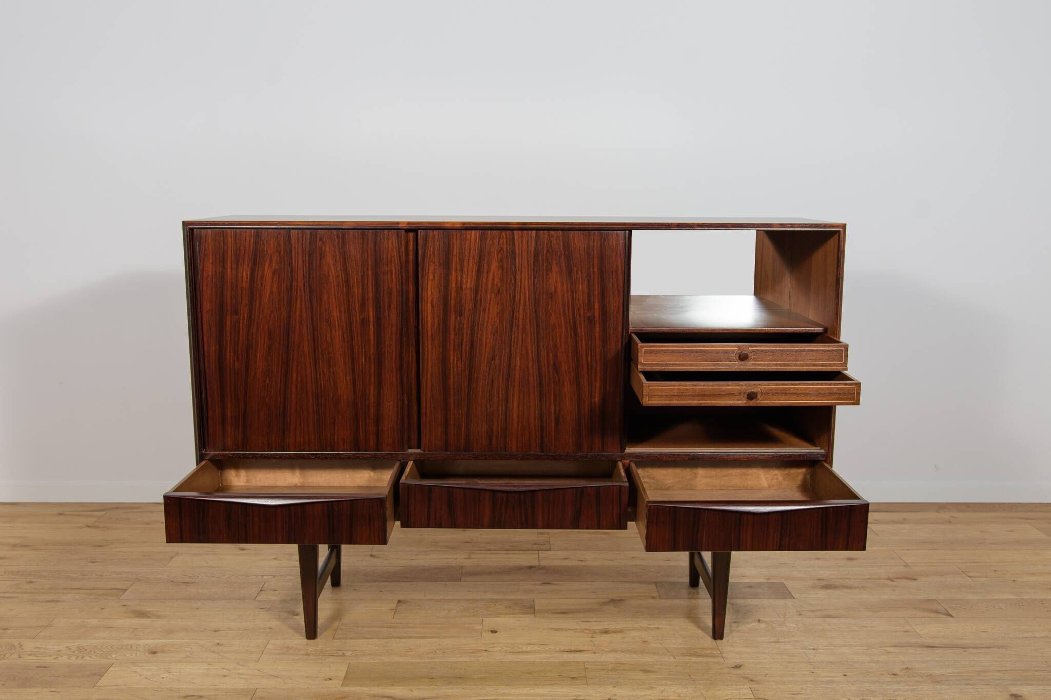 Commode en palissandre du milieu du siècle par E. W. Bach pour Sejling Skabe, Danemark, années 1960.