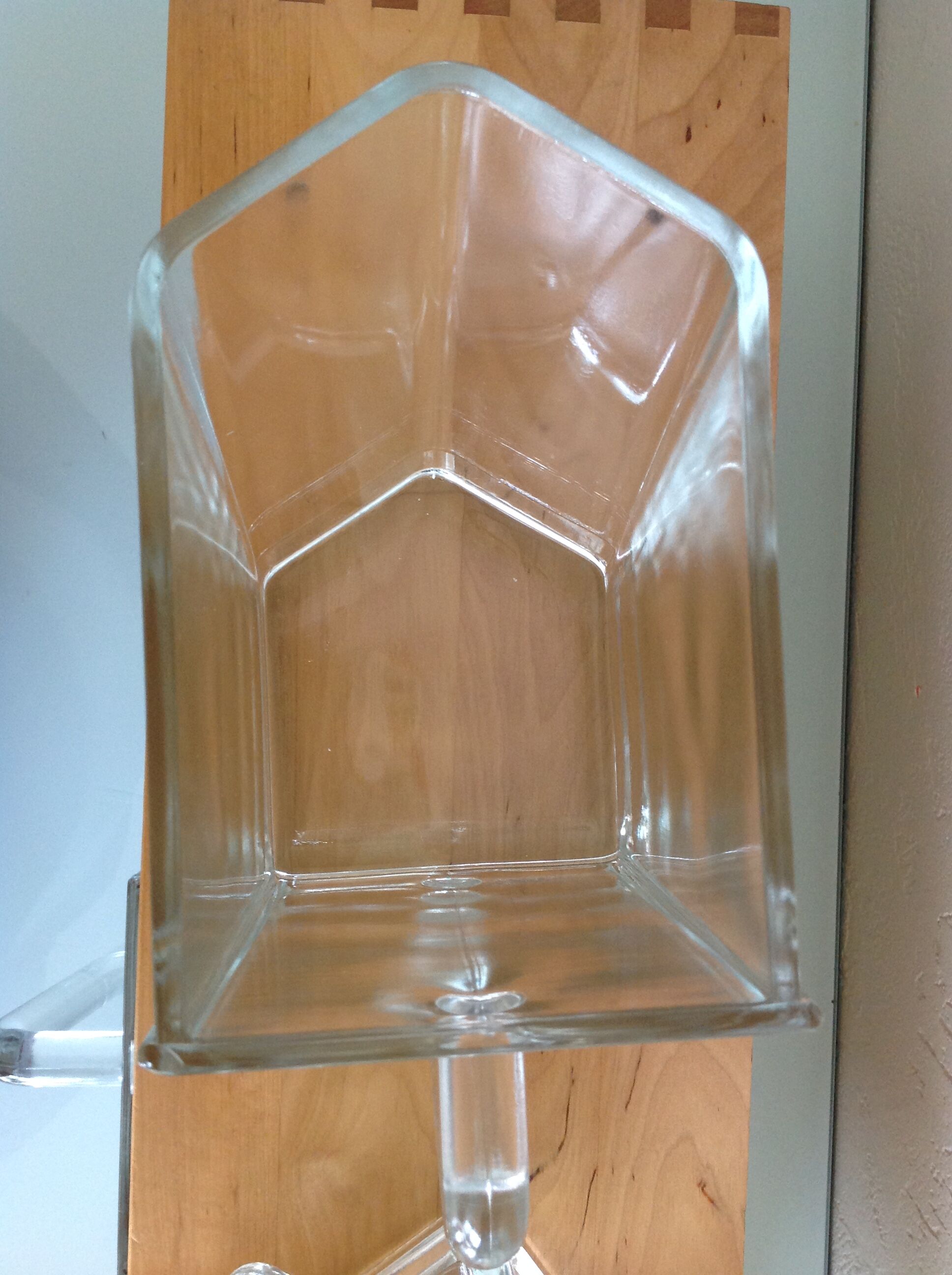 Wall stretch with glass epic drawers