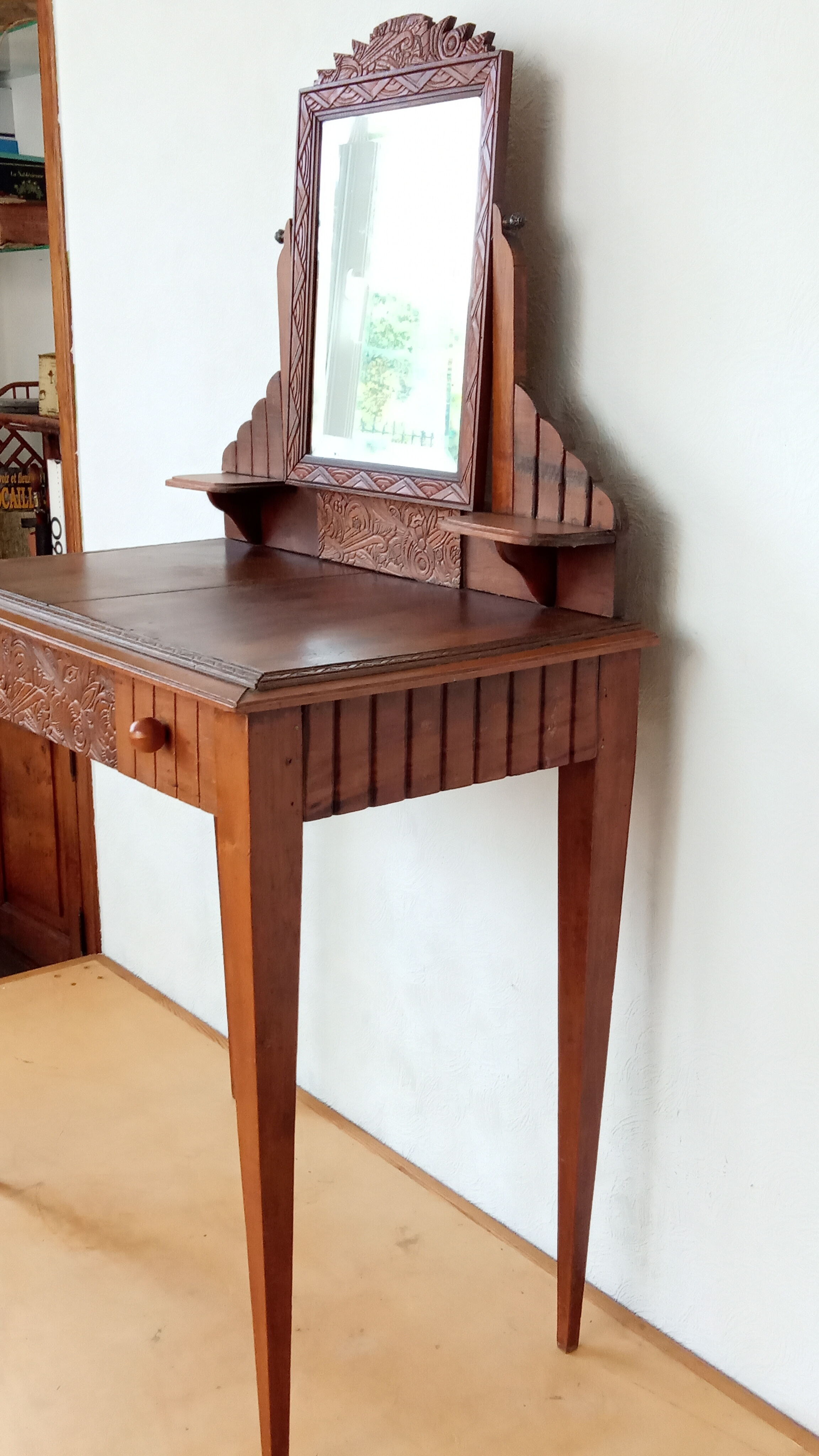 Art-deco hairdresser