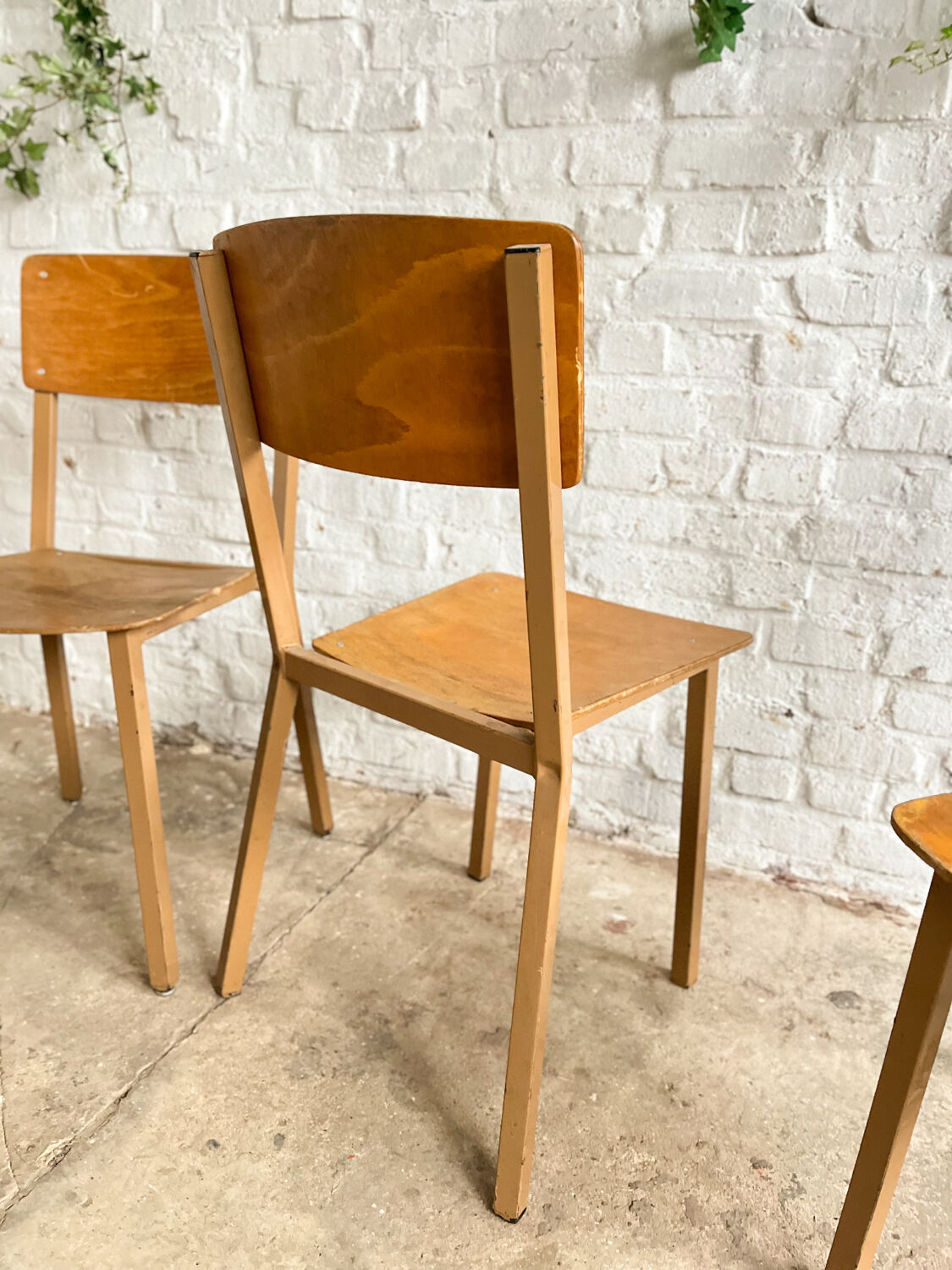 Série de 4 chaises d’école taille adulte