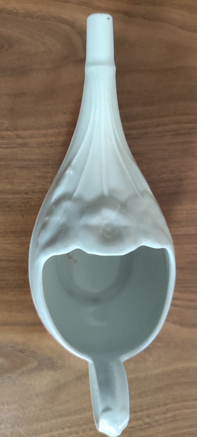 Old white vintage saucière