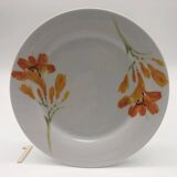 6 “Chriss G. Collection” porcelain dessert plates.