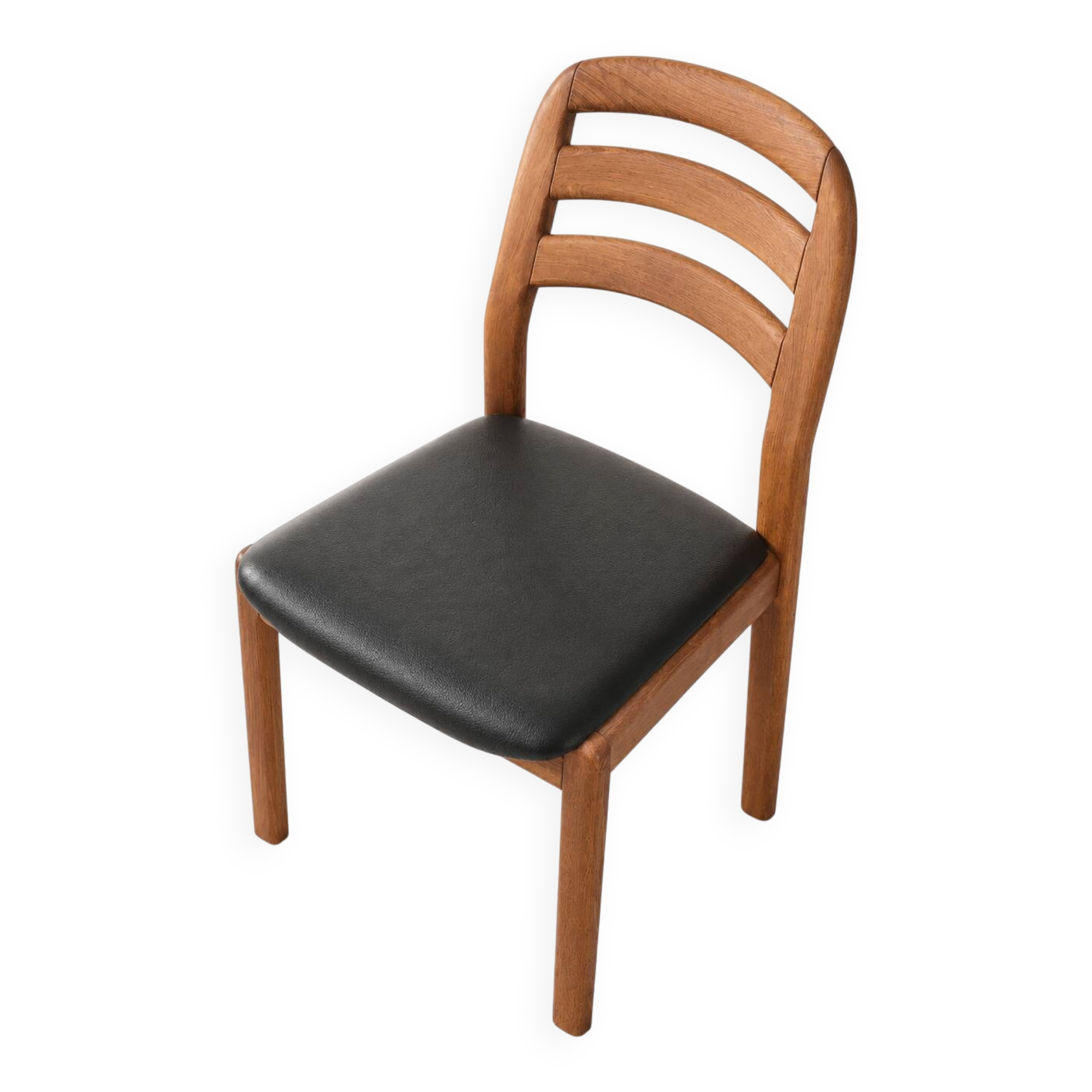 Dyrlund dining chair teakwood