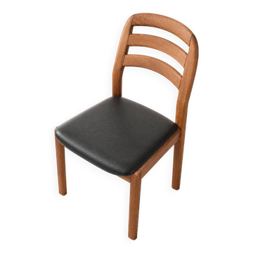 Dyrlund dining chair teakwood