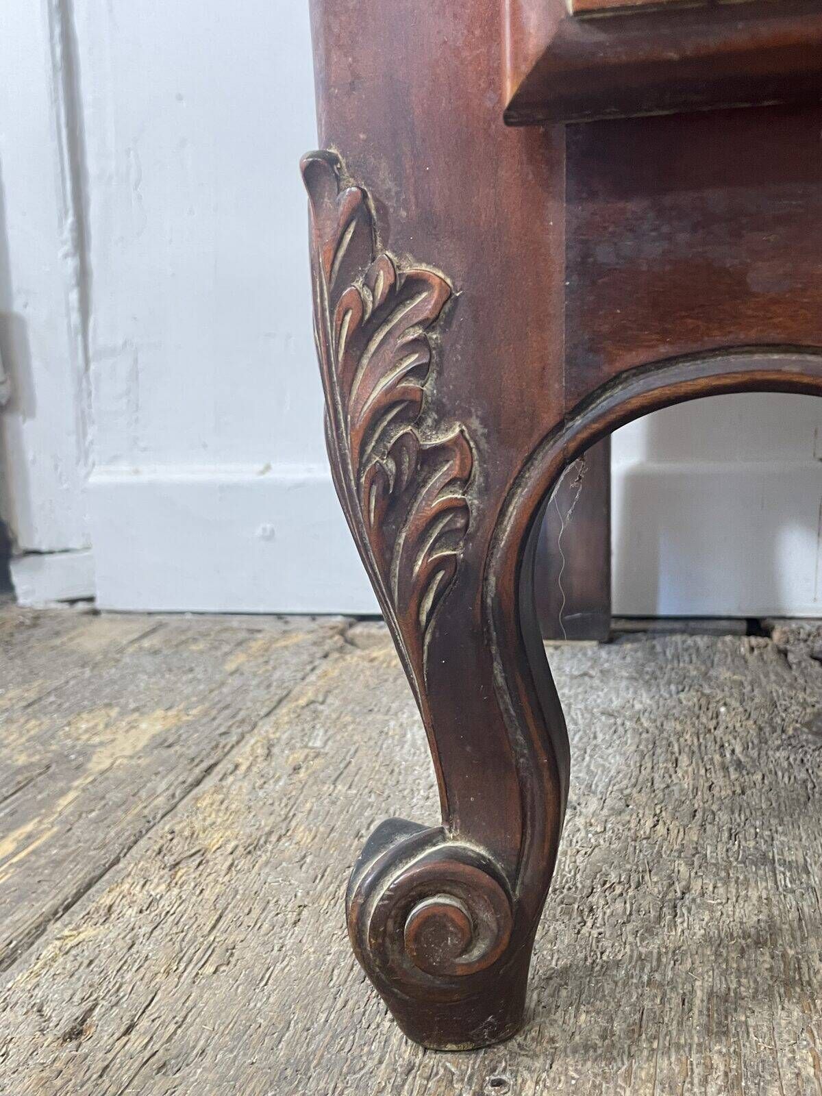Provençal Louis XV display cabinet in carved fruitwood, illuminated.