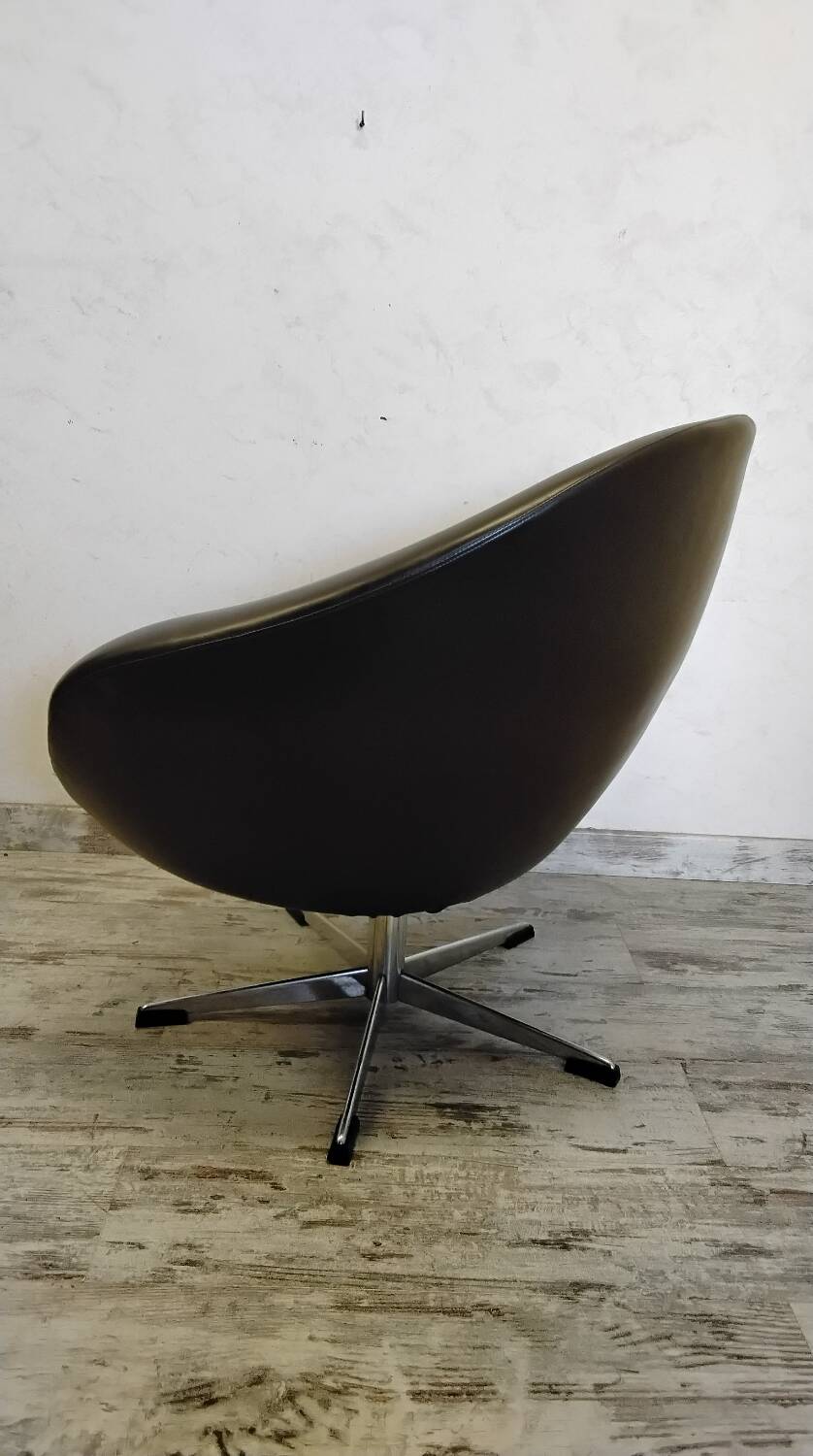 70s style swivel armchair